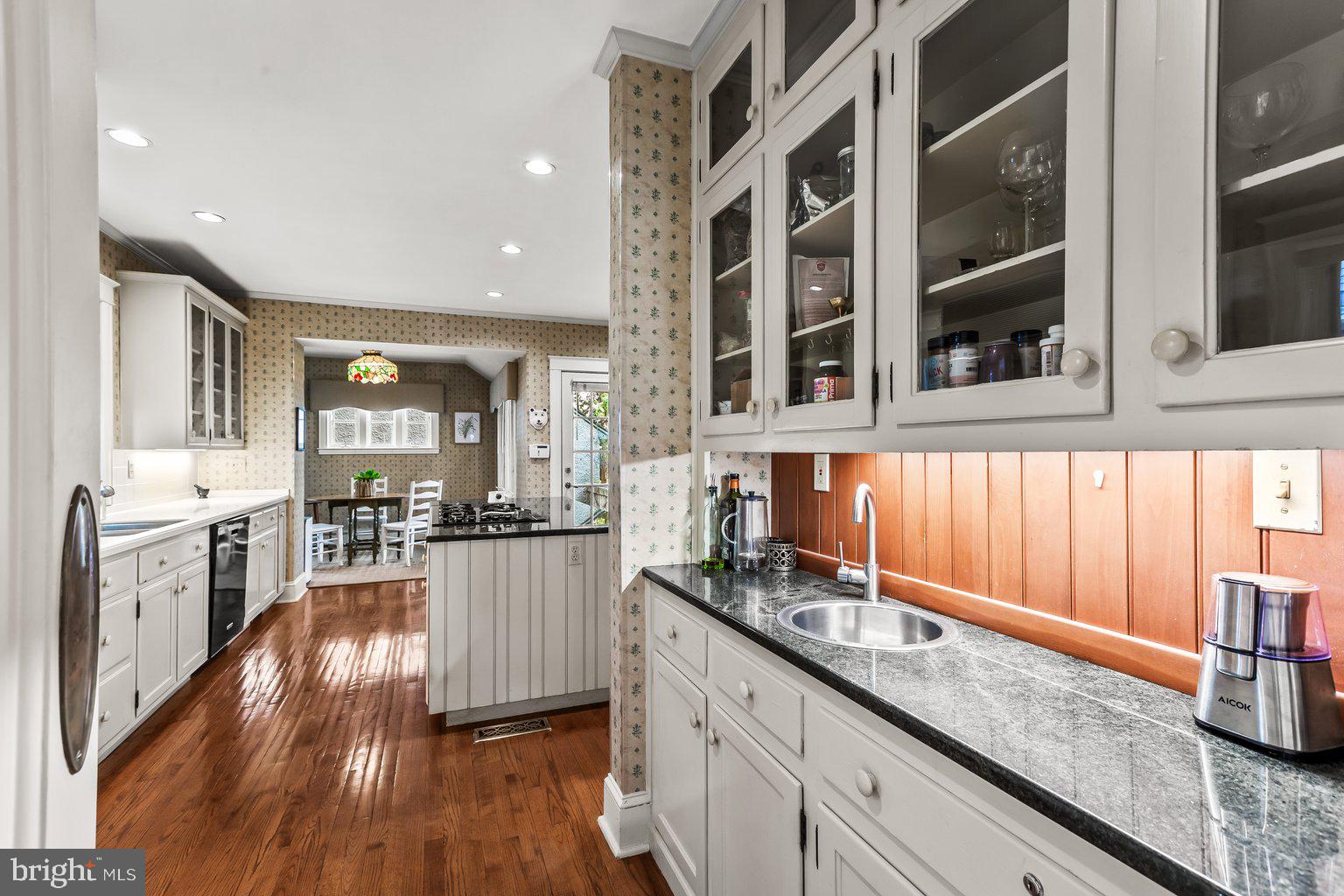 NORTH ROLAND PARK - Residential