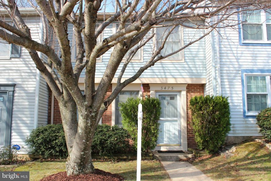 Close to commuter routes, shopping and restaurants!  3 BDRM, 1FB, 1HB townhome w/ fenced in back patio/deck area, hardwood floors, and storage shed.  Two parking spaces and regular sale!