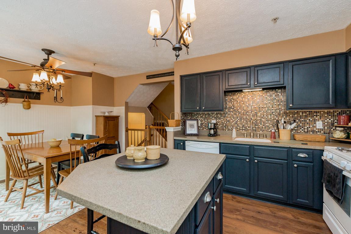 FOX CHASE - Residential