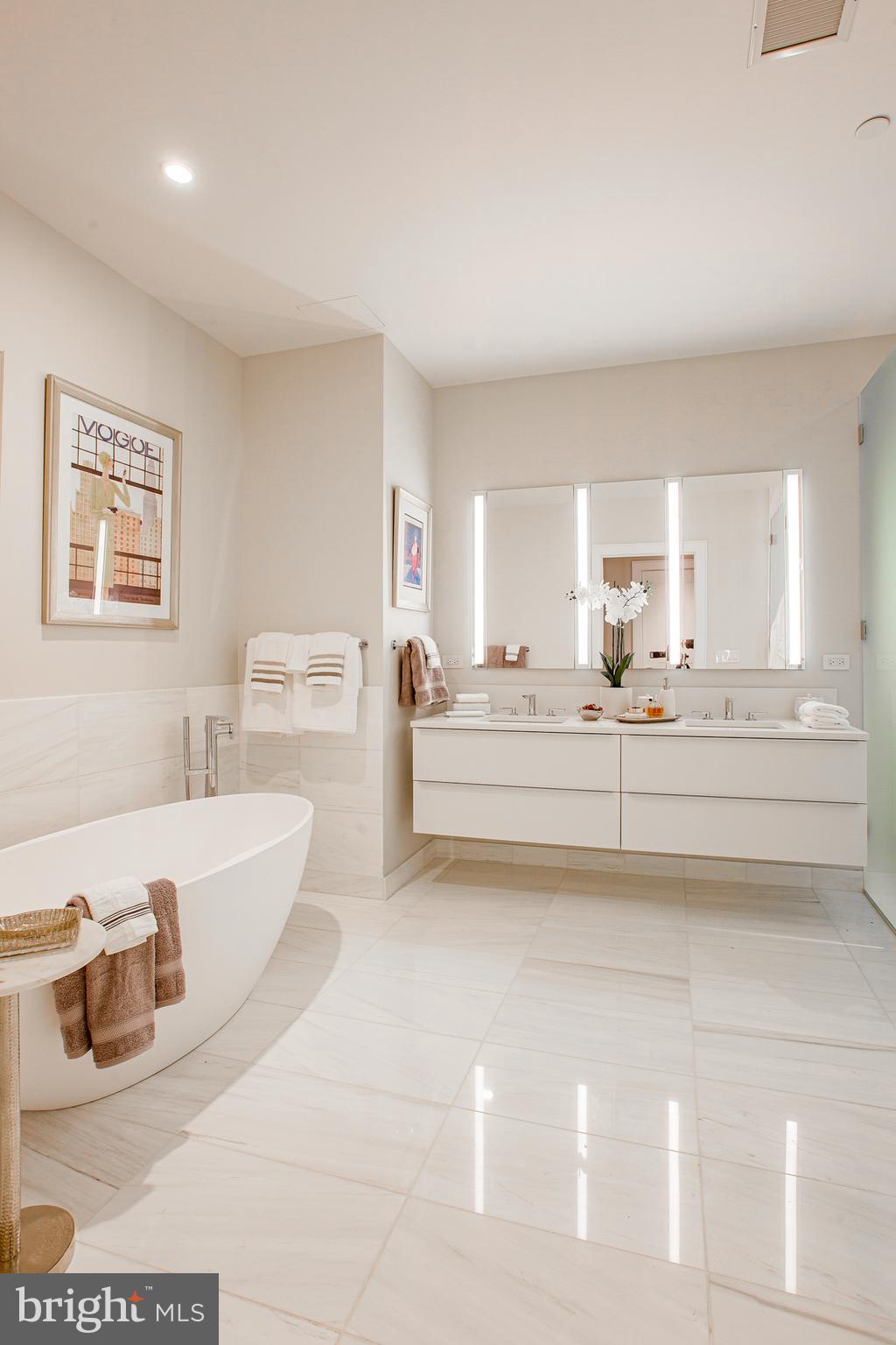 AVENUE OF THE ARTS - Residential