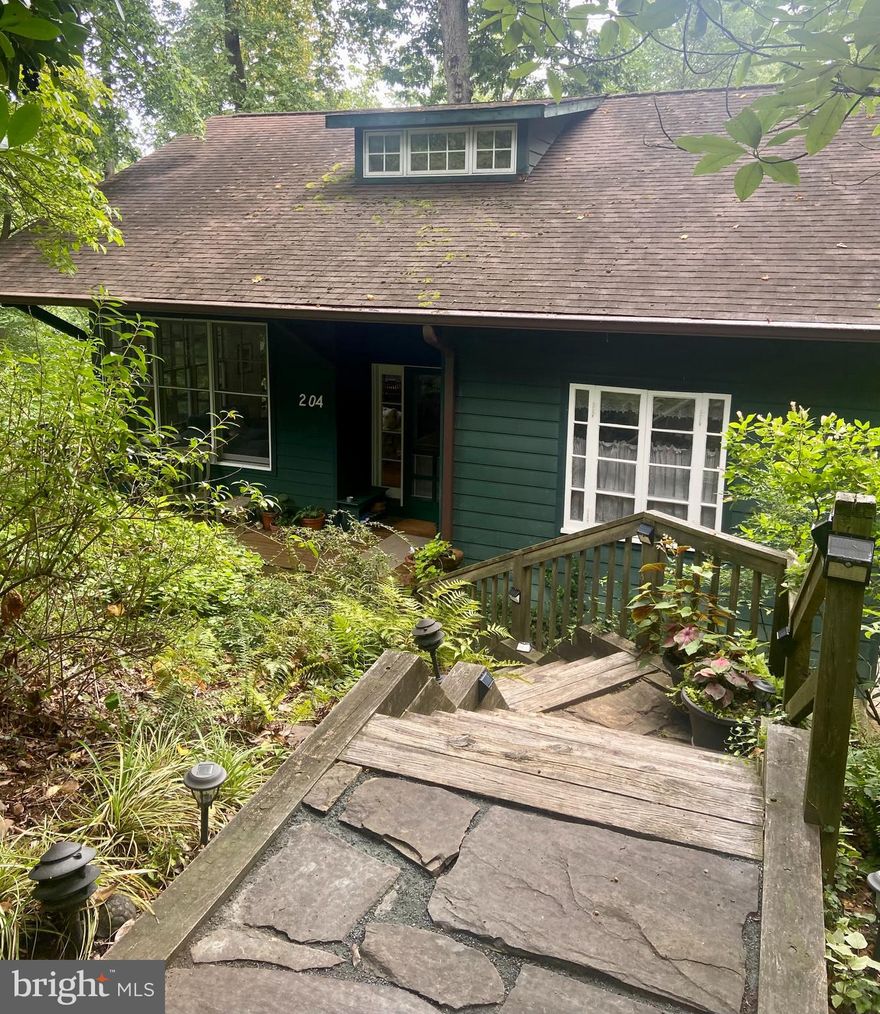 Amazing Sherwood Forest Home with Beautiful Severn River Views .  One of the best screened in porches ever!
