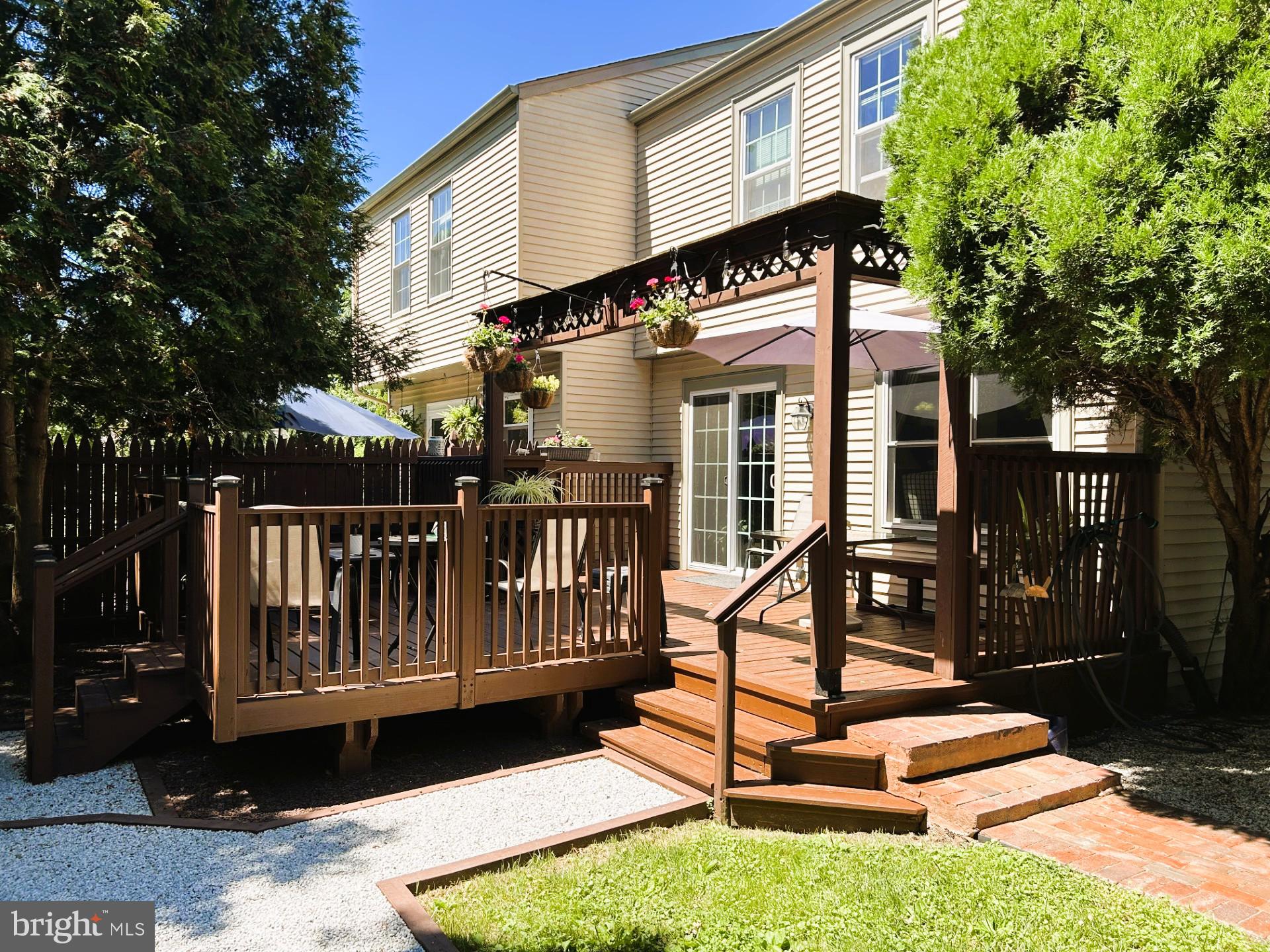 32 STEEPLECHASE CIRCLE