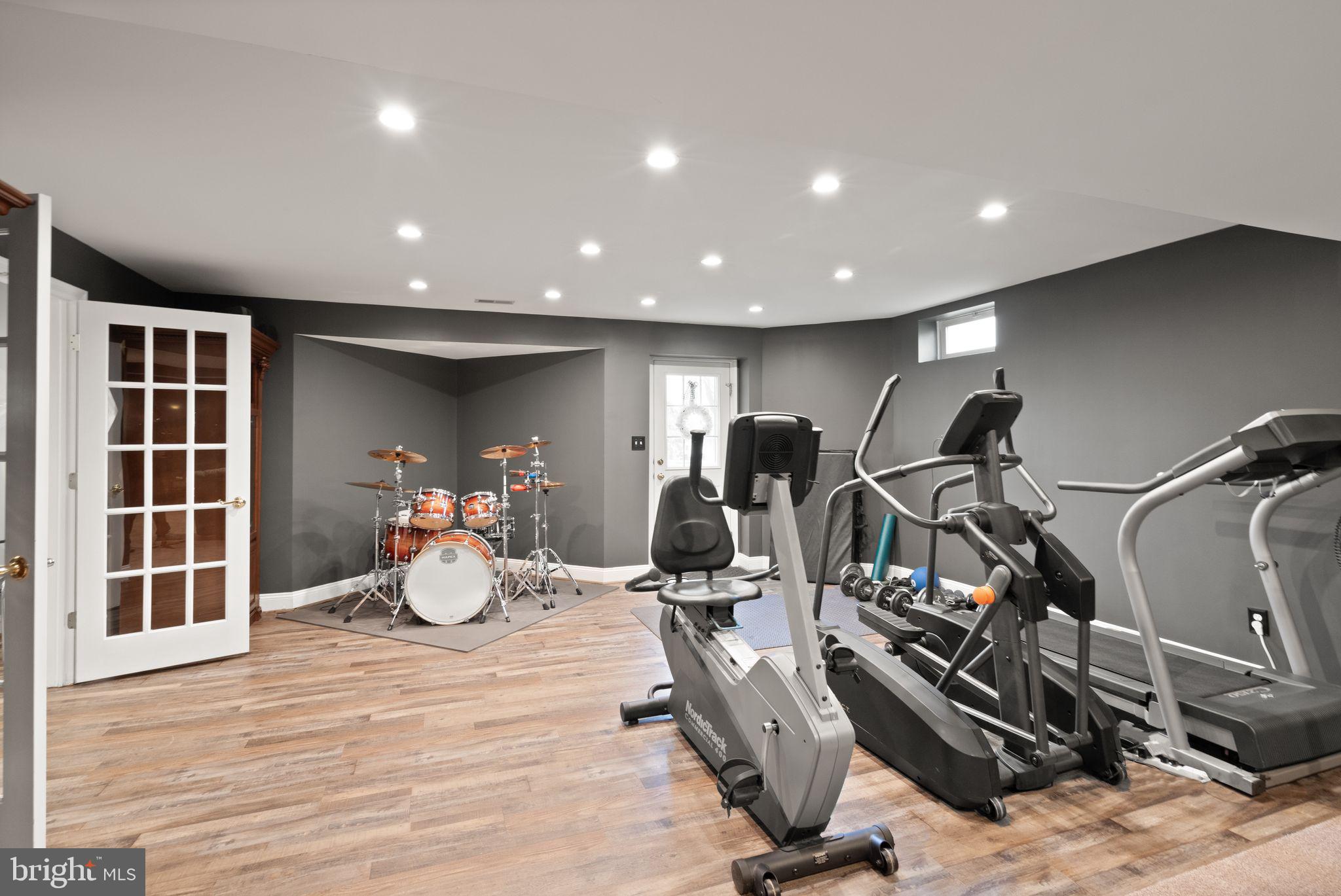 VIRGINIA OAKS - Residential