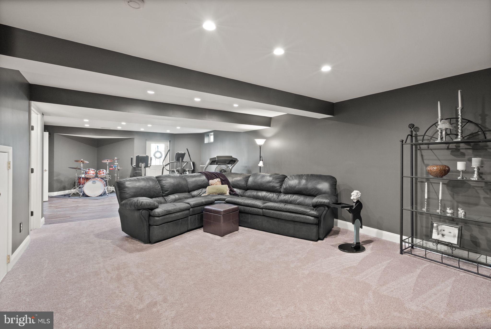 VIRGINIA OAKS - Residential