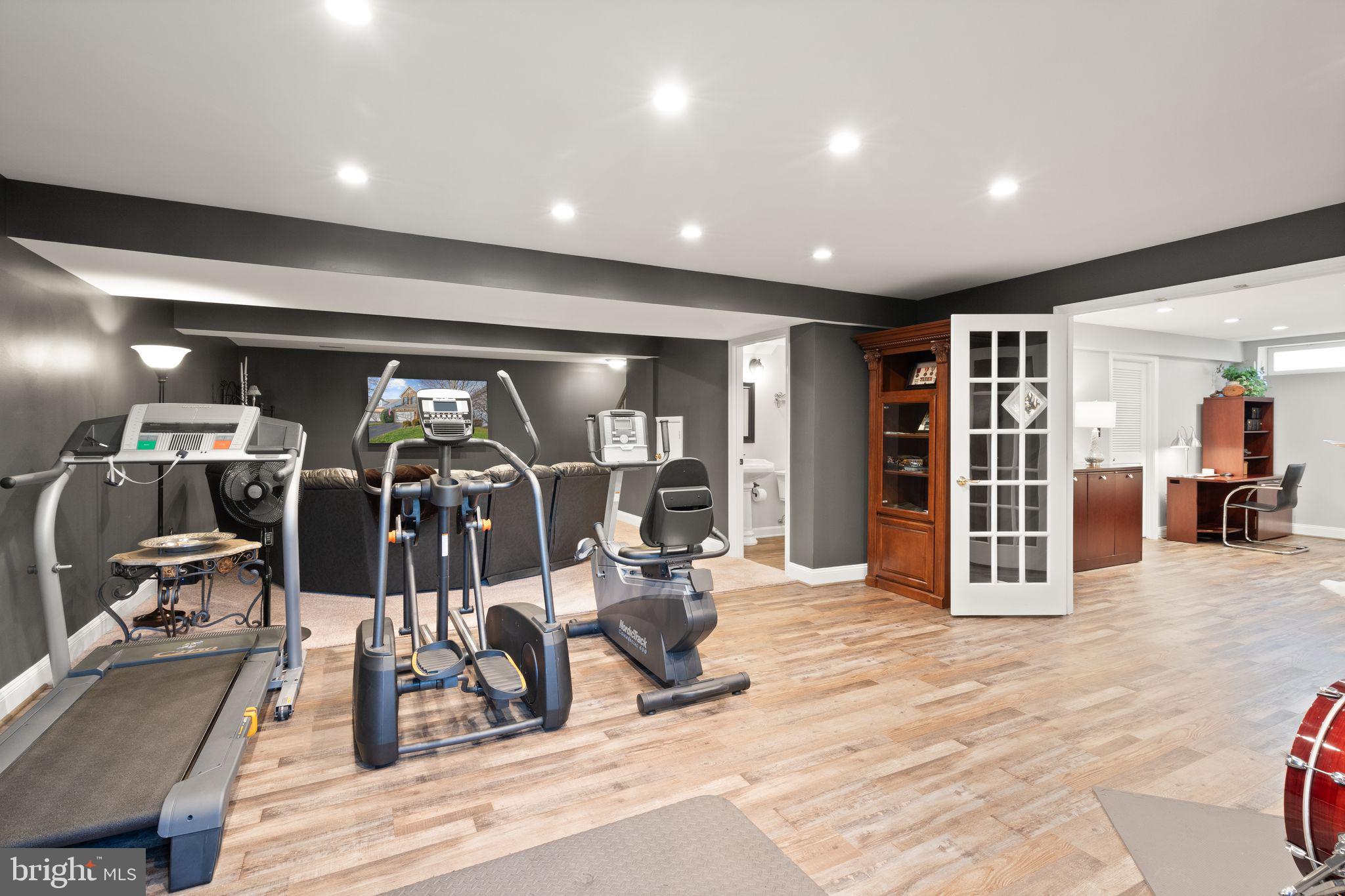 VIRGINIA OAKS - Residential