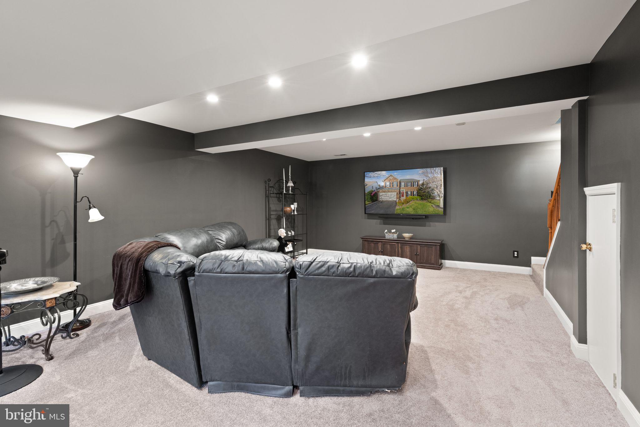 VIRGINIA OAKS - Residential