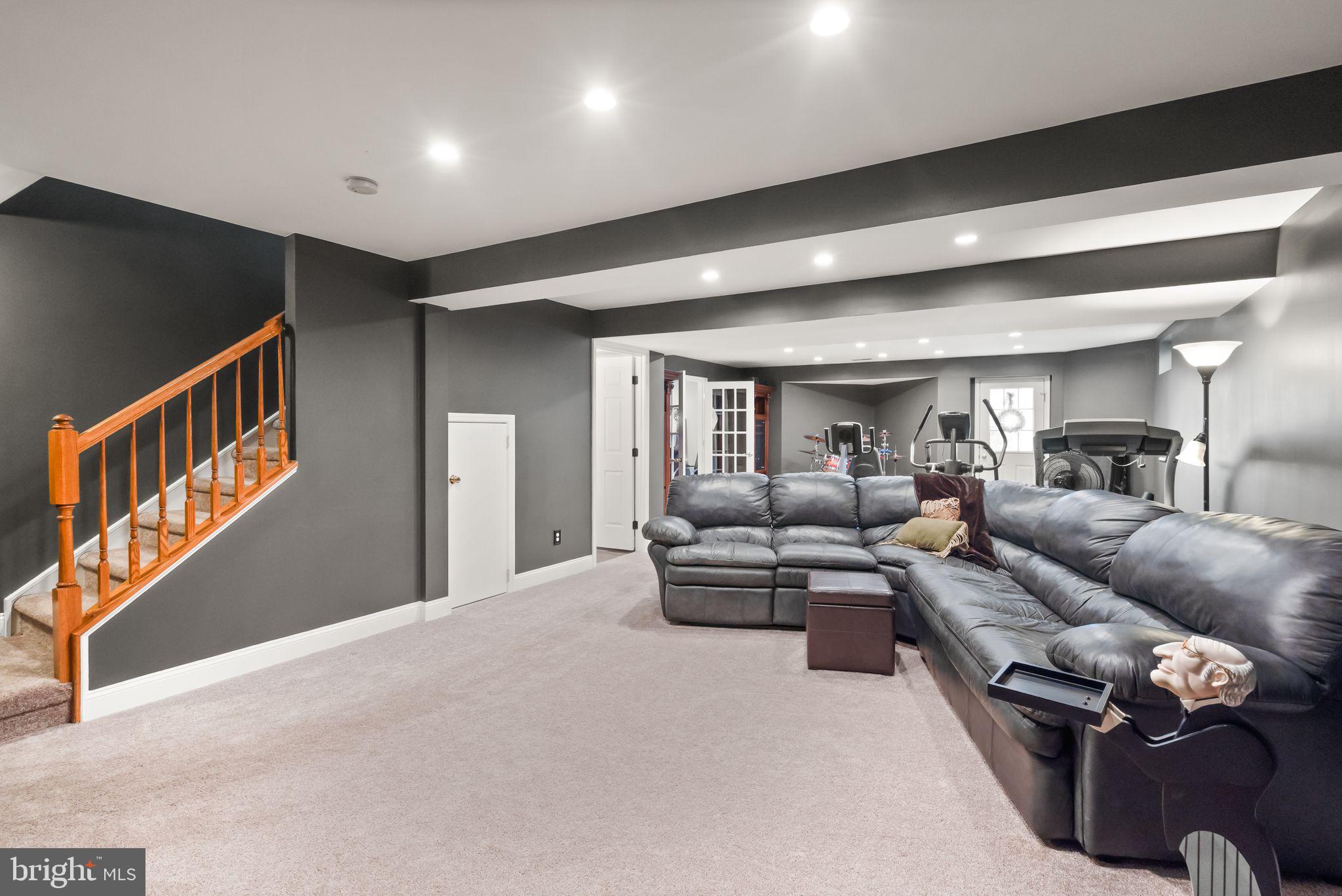 VIRGINIA OAKS - Residential