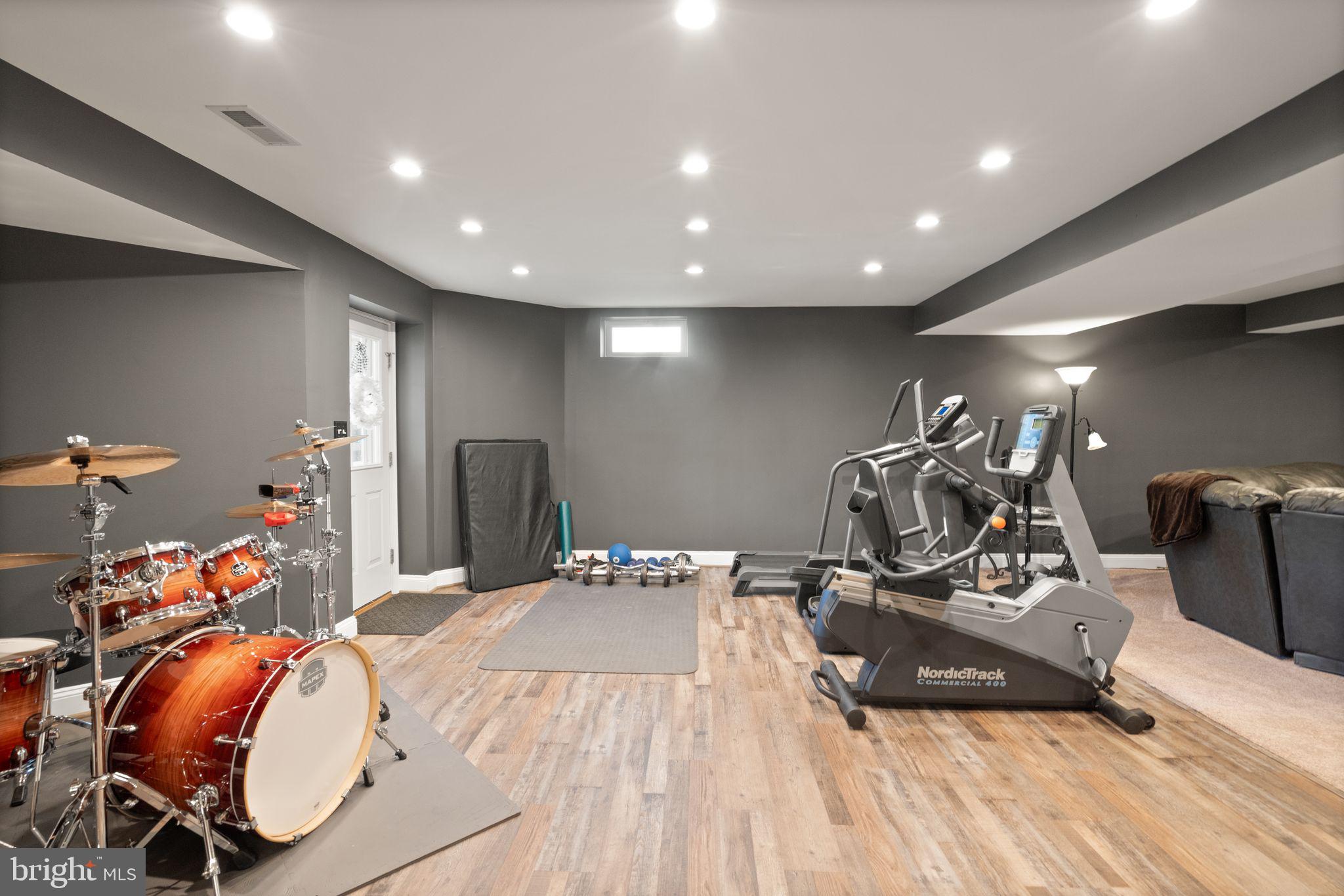 VIRGINIA OAKS - Residential