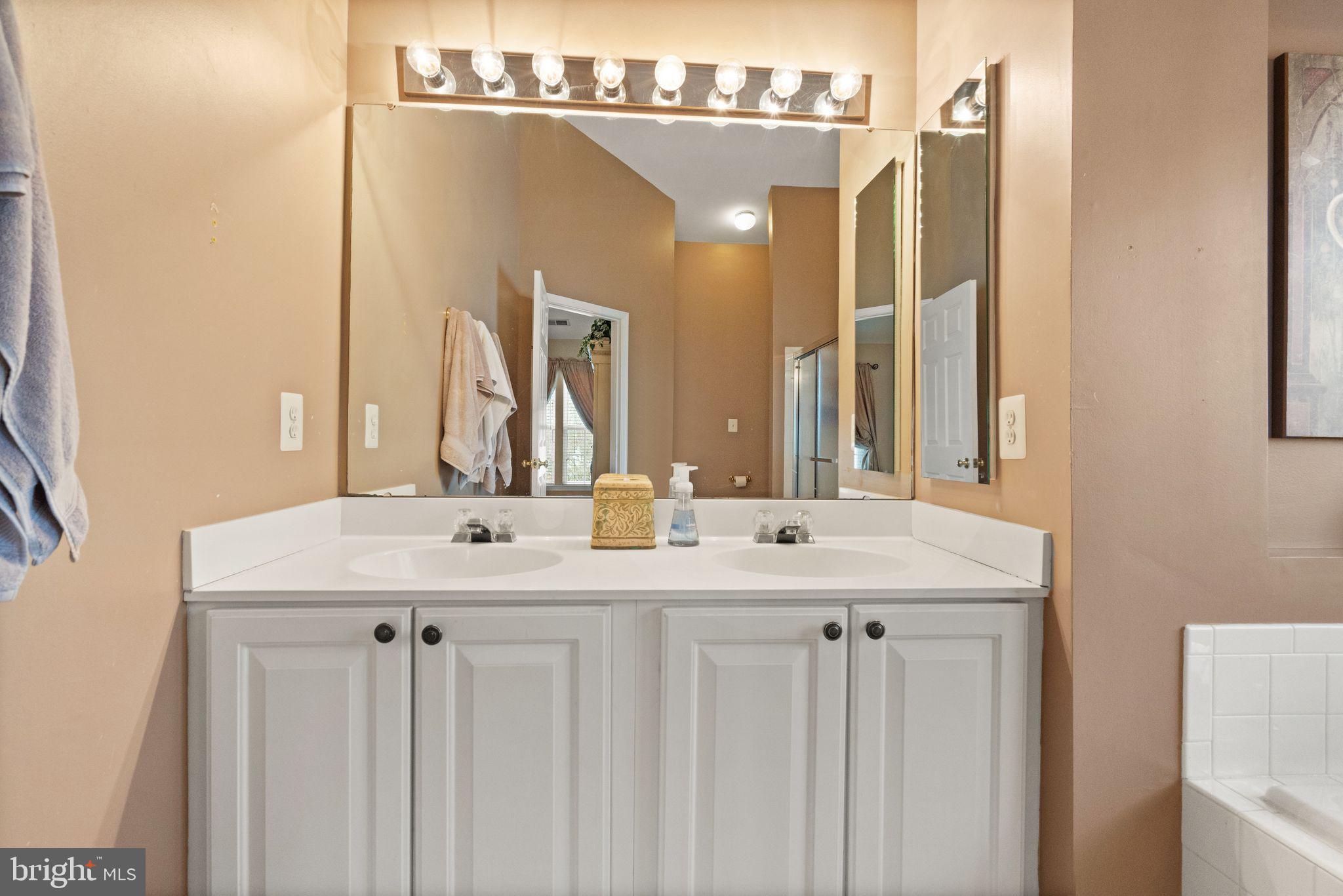 VIRGINIA OAKS - Residential