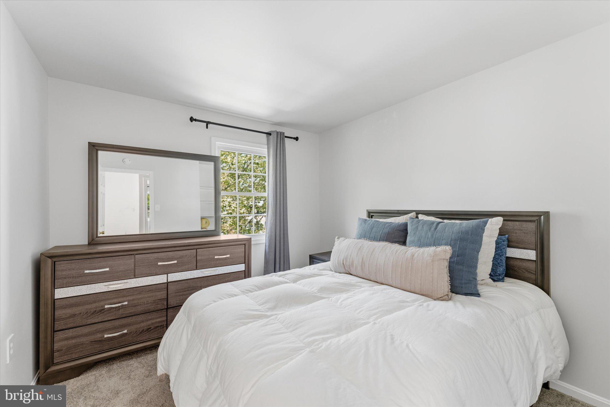 HERITAGE SQUARE - Residential