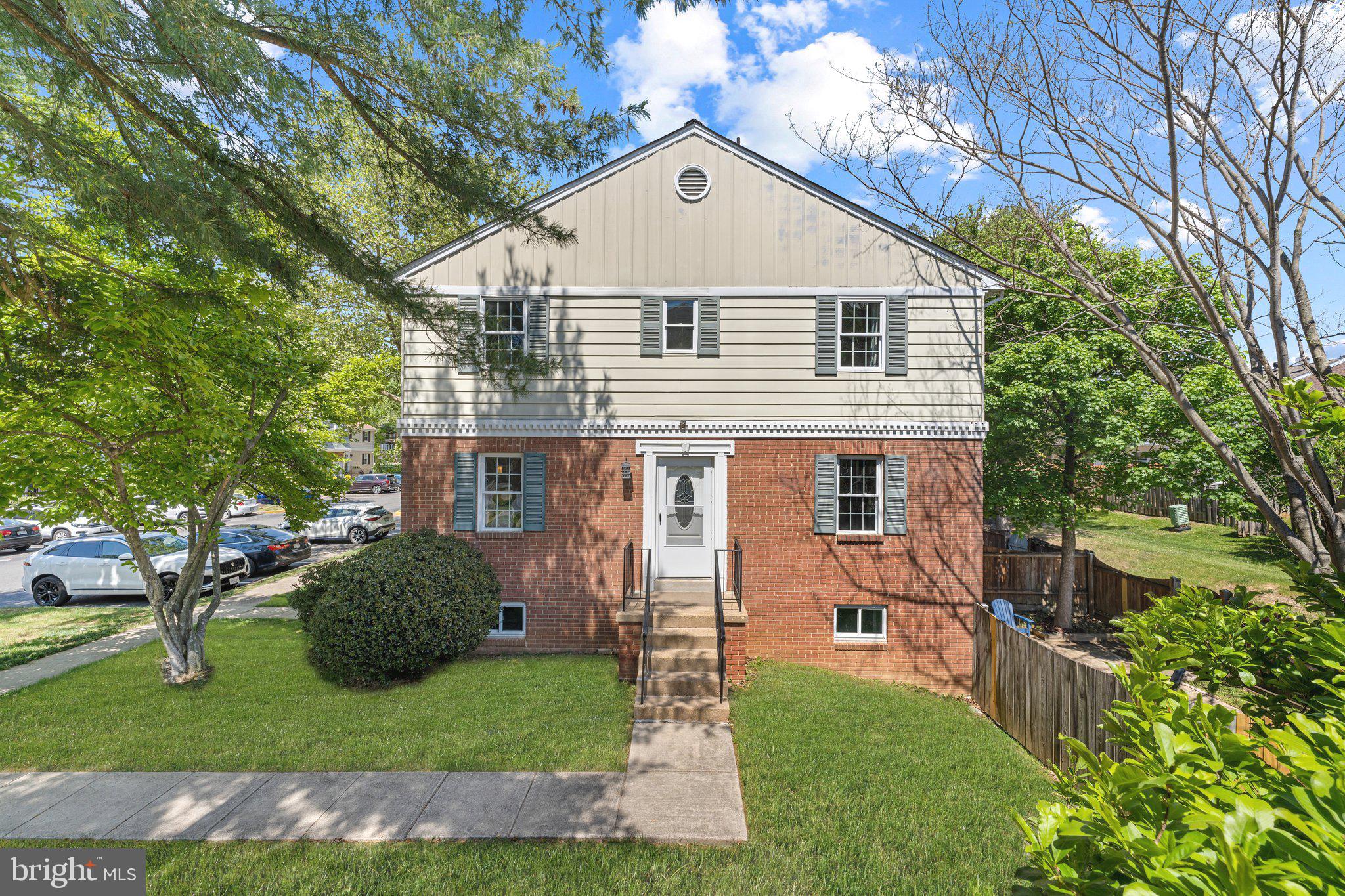 HERITAGE SQUARE - Residential