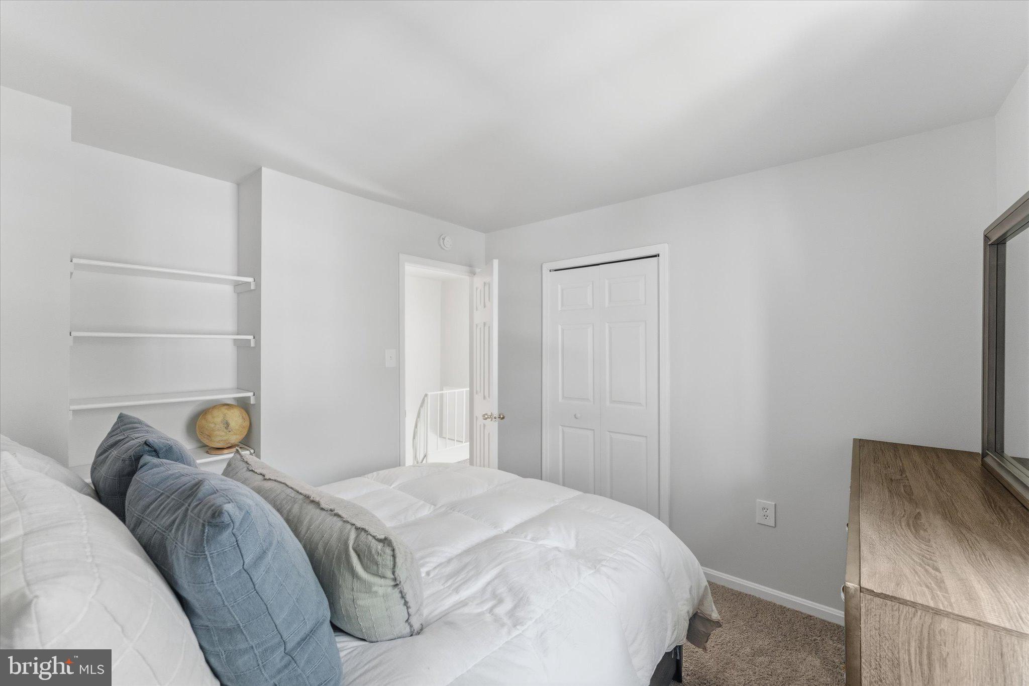 HERITAGE SQUARE - Residential