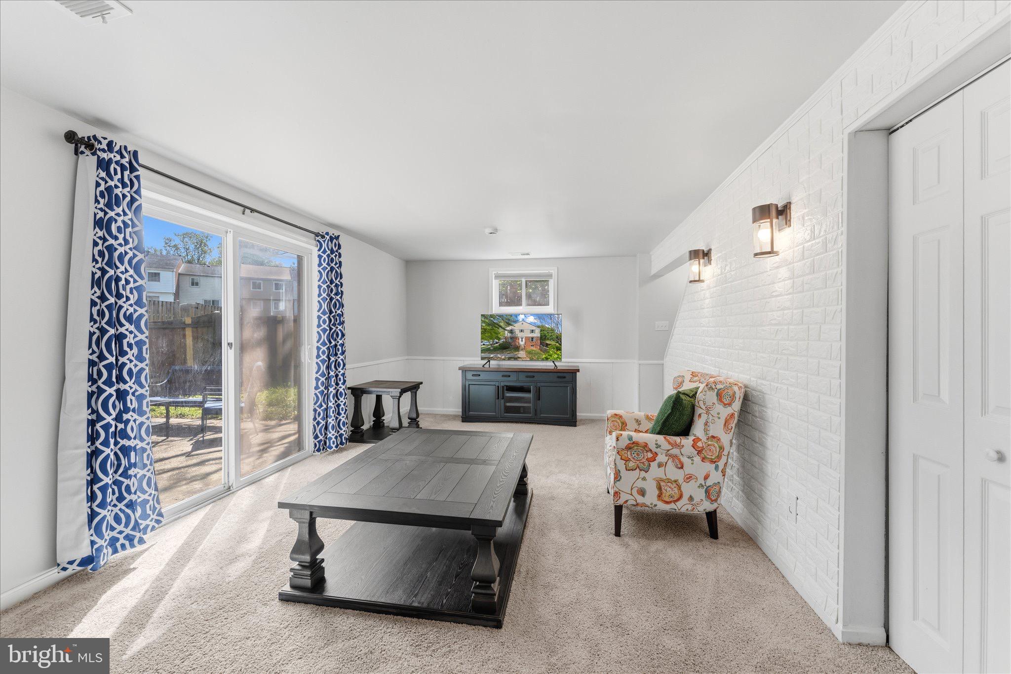 HERITAGE SQUARE - Residential