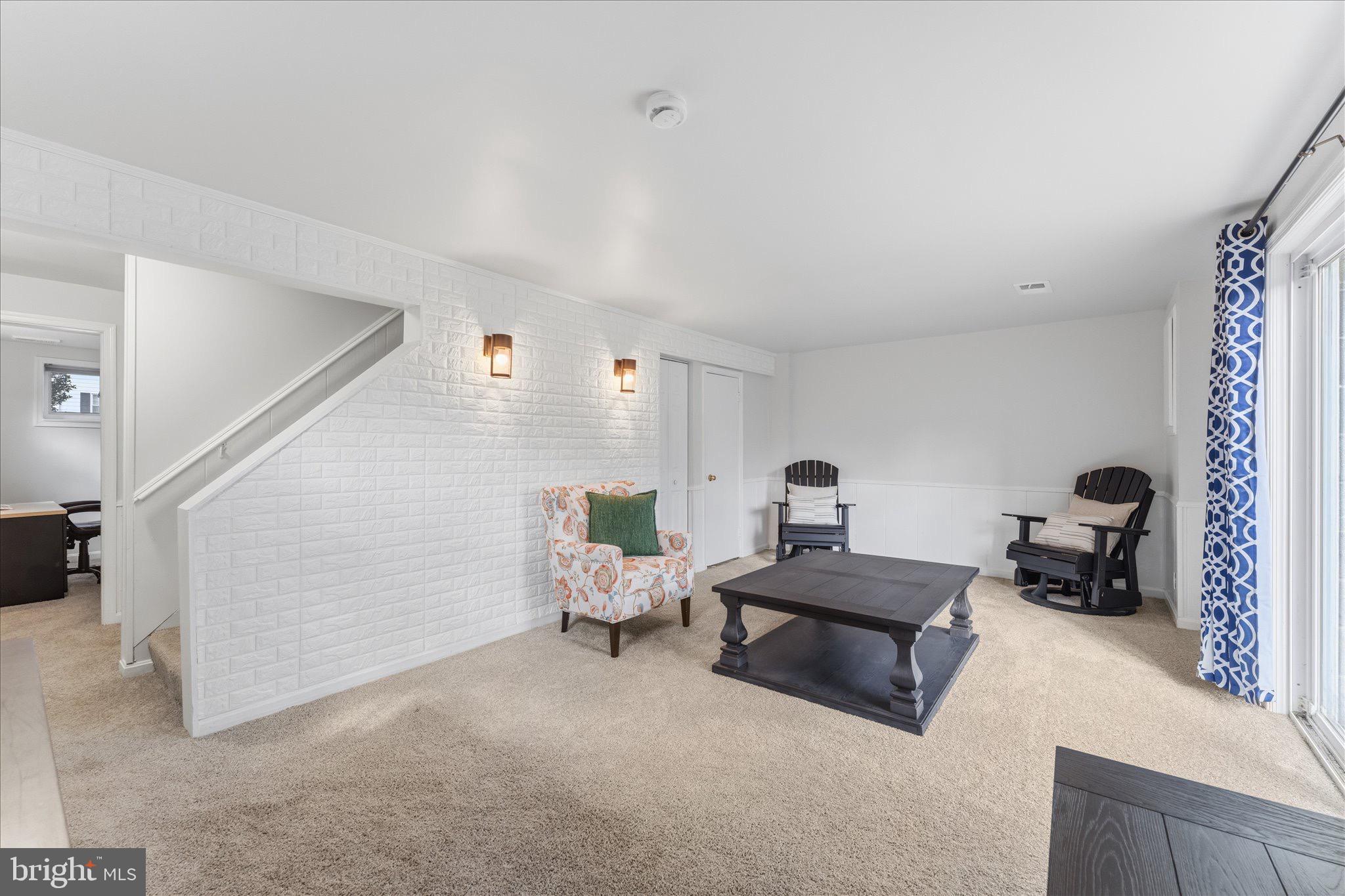 HERITAGE SQUARE - Residential