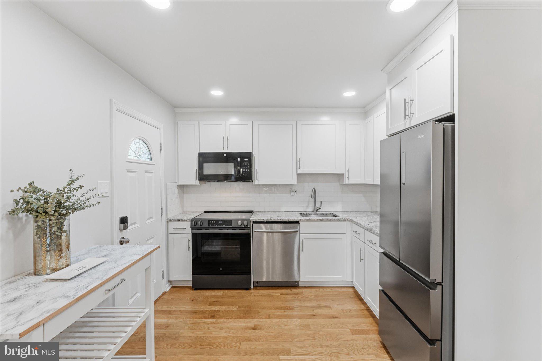 HERITAGE SQUARE - Residential