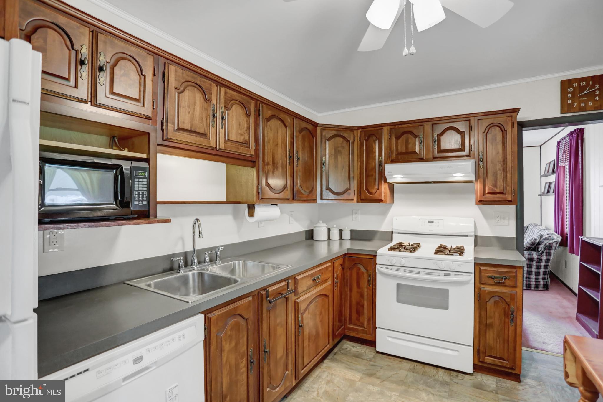 GRAY MANOR - Residential