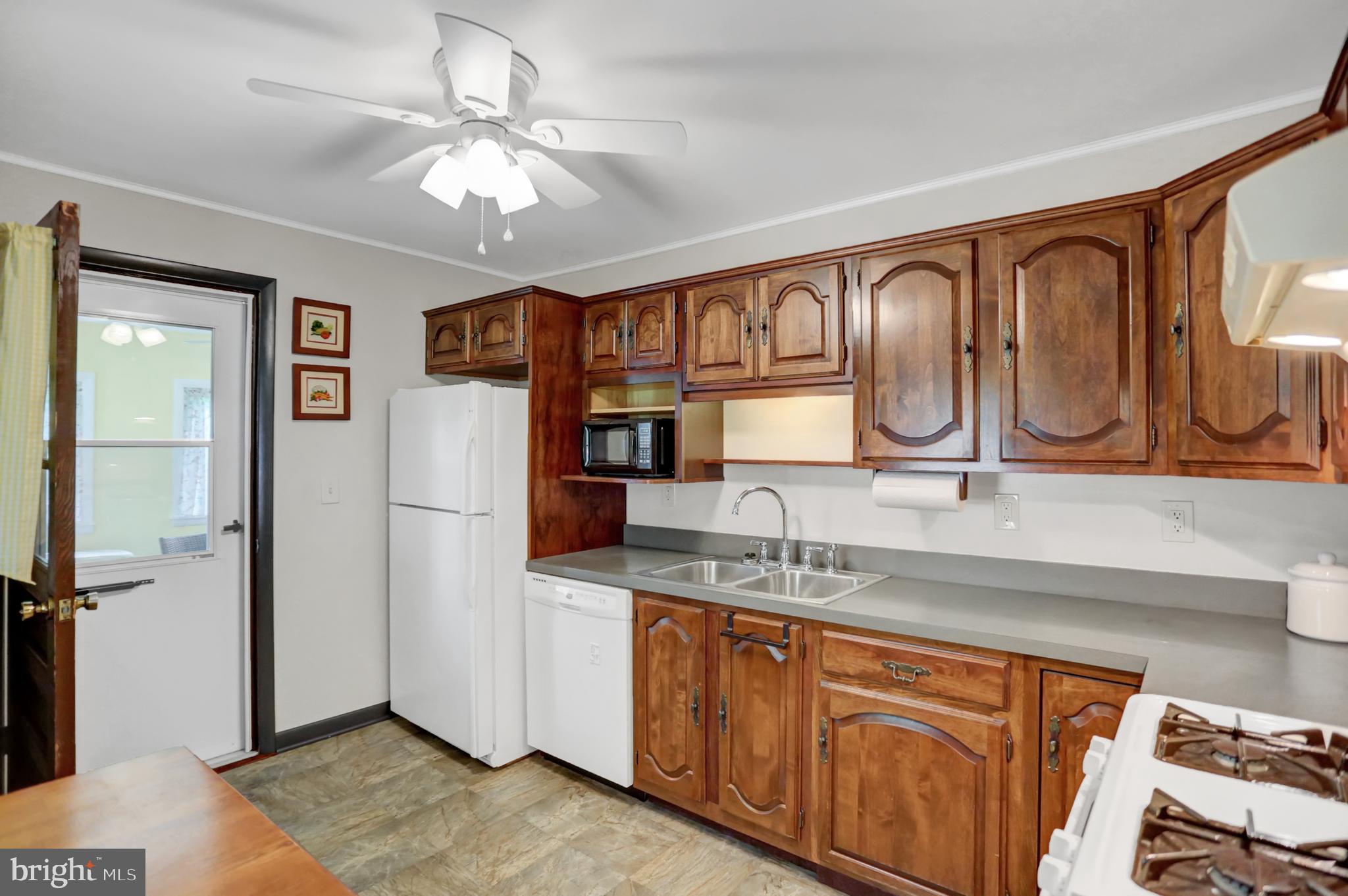 GRAY MANOR - Residential