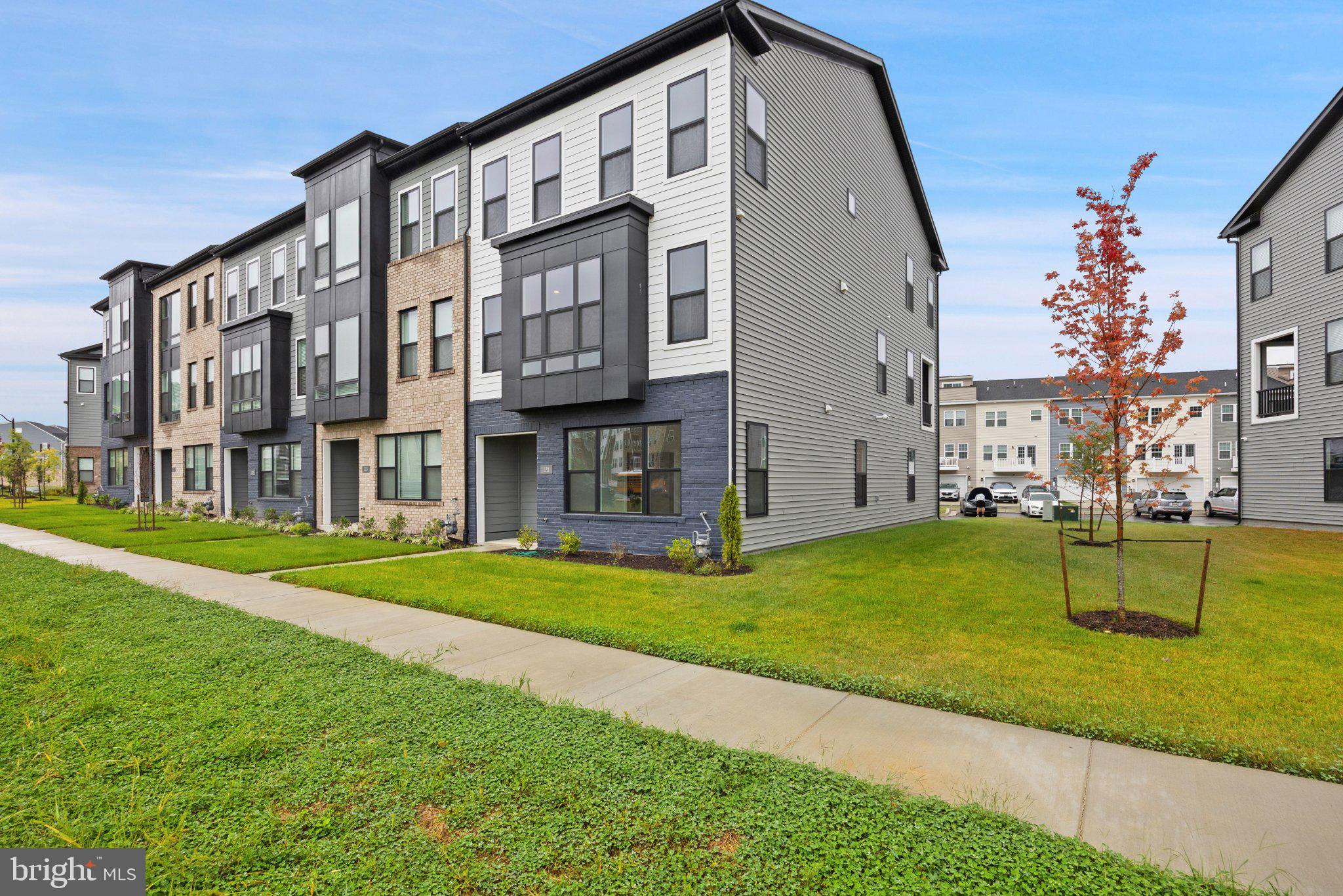 121 SUMMIT POINT BOULEVARD 15-J