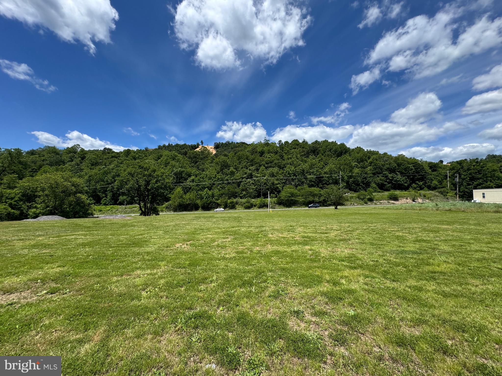 522 SAND MINE RD CORNER