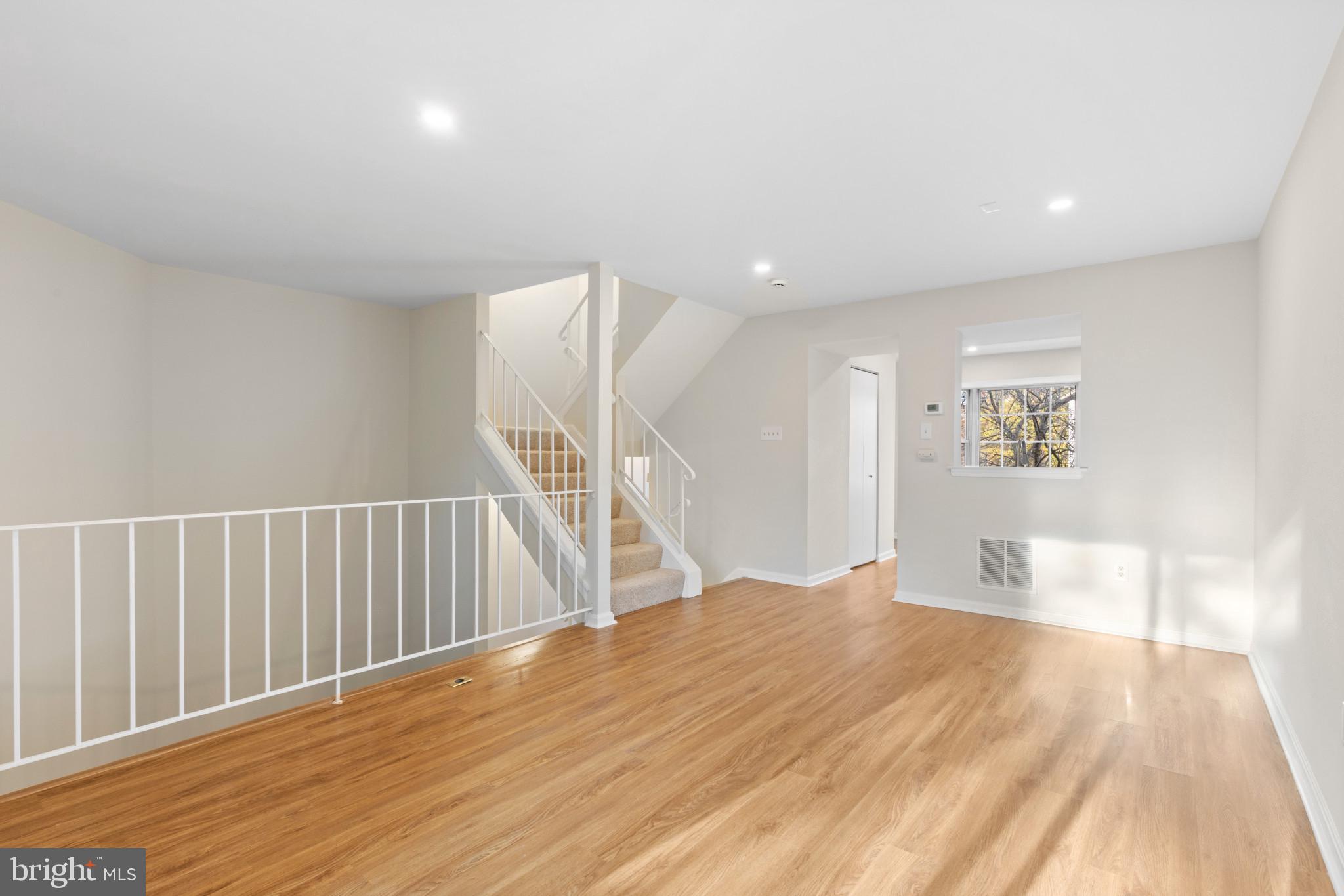 STONEY BEACH - Residential