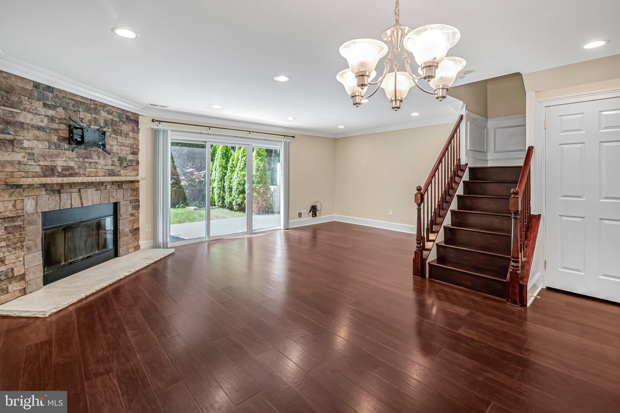 10 DEVON COURT