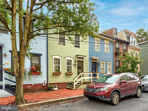 Townhouse For Sale - 909 Capital Street<br/> HARRISBURG, PA 17102