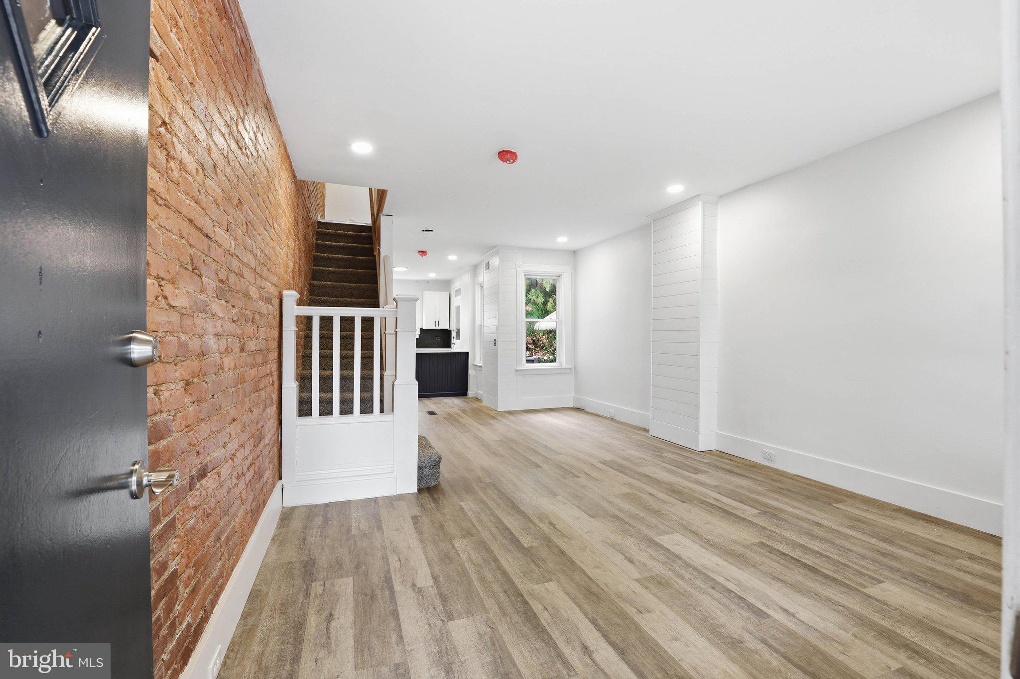836 LAKE STREET