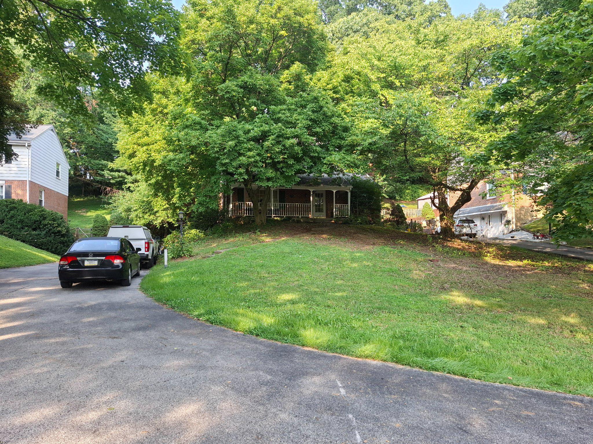 521 WOODLAND AVENUE