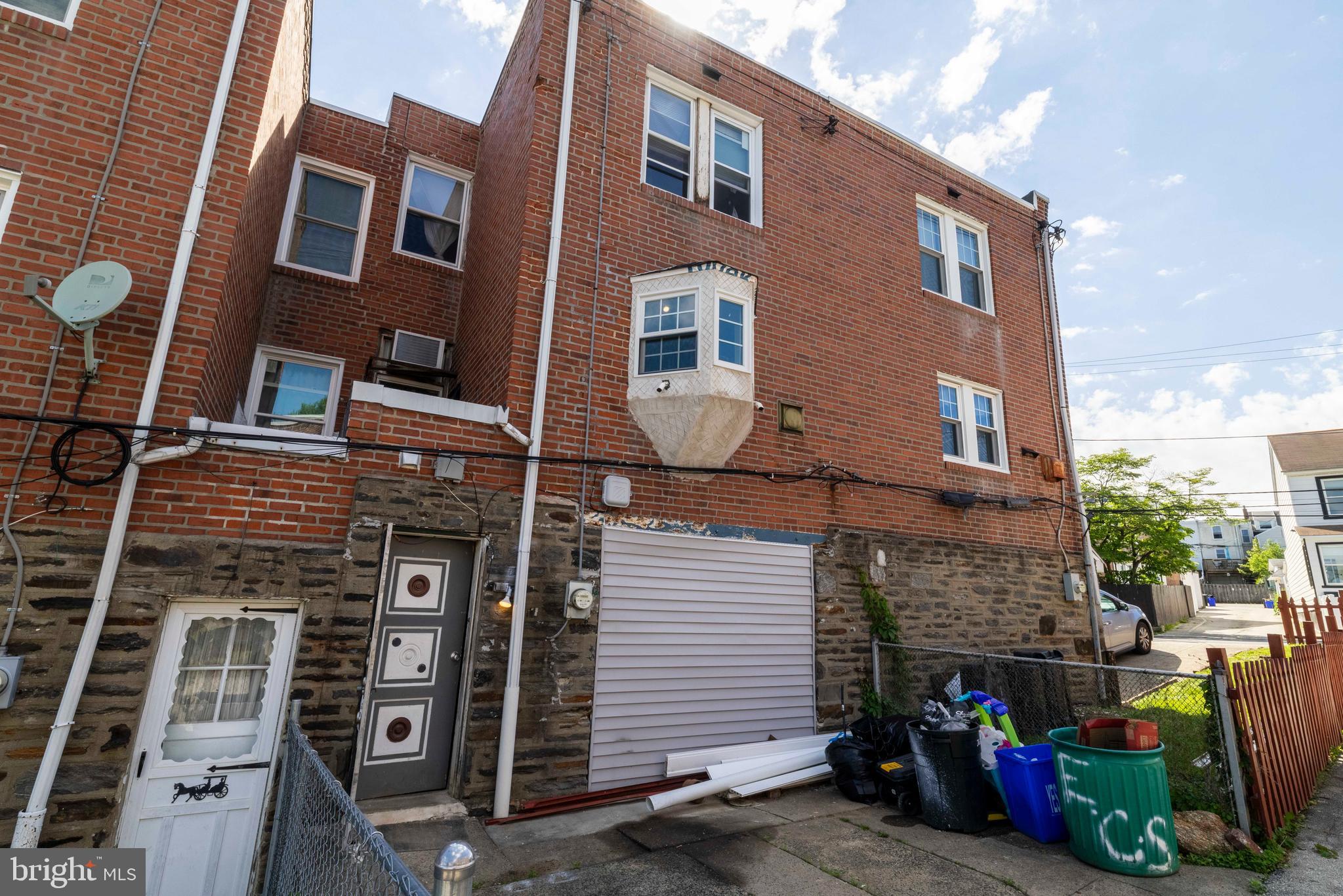 ROXBOROUGH - Residential