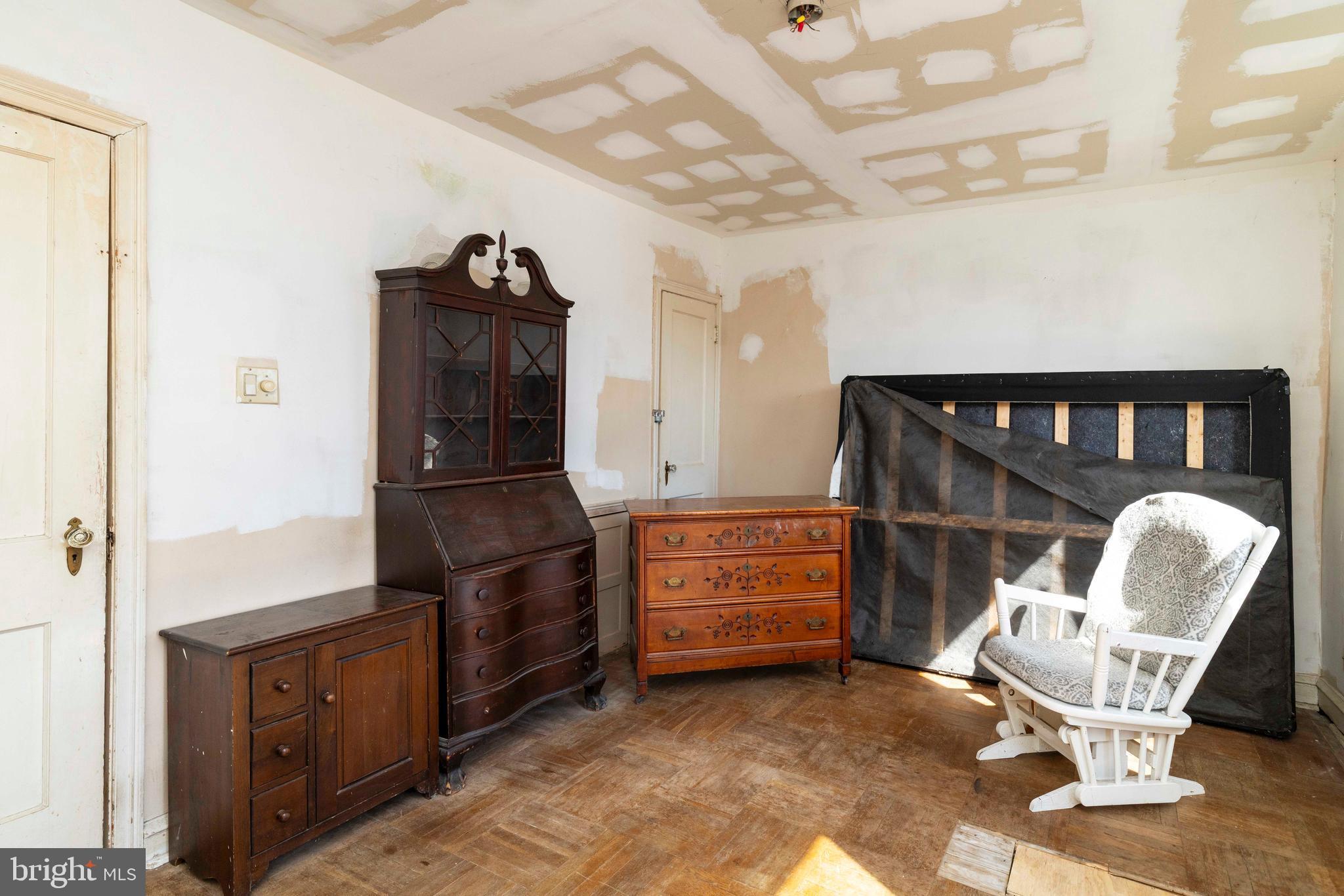 ROXBOROUGH - Residential