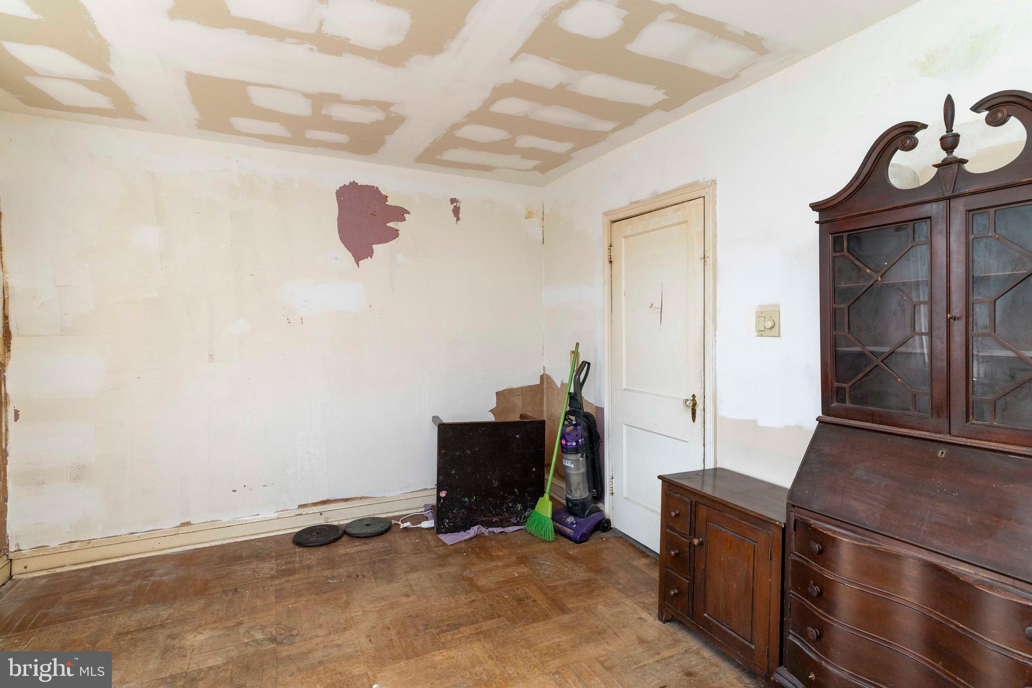 ROXBOROUGH - Residential