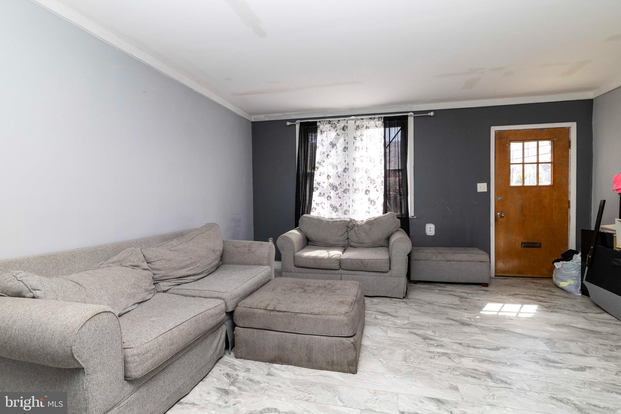 ROXBOROUGH - Residential