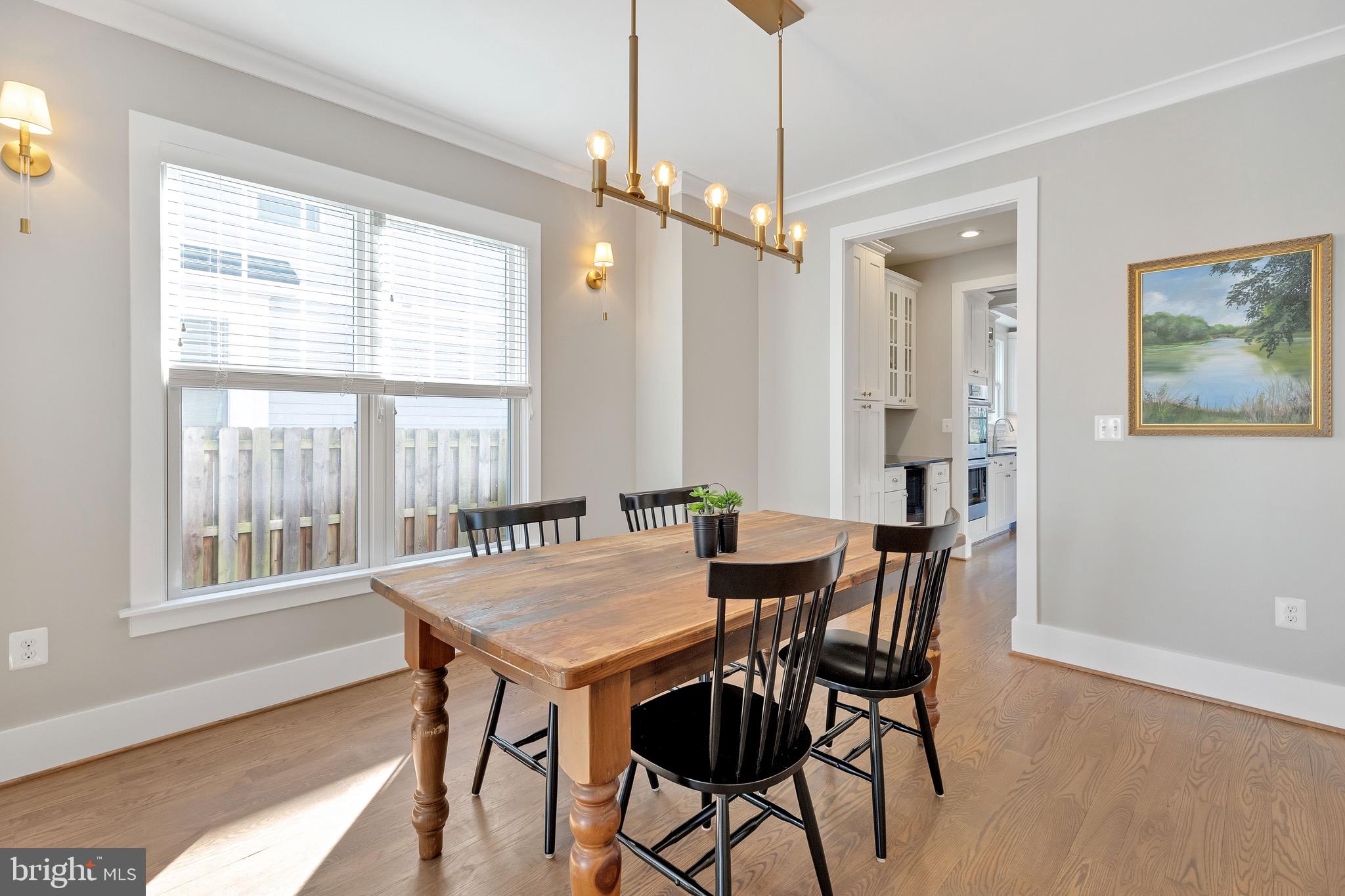 COUNTRY CLUB MANOR - Residential