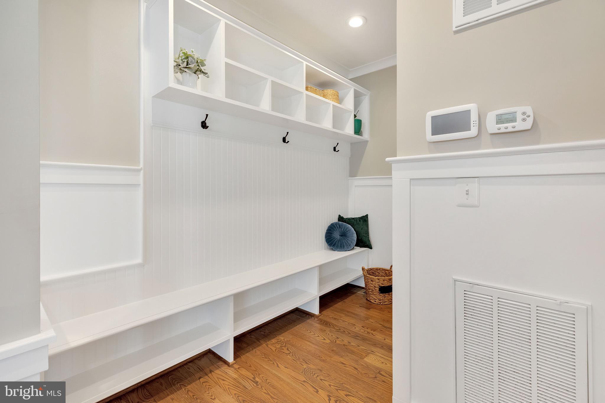 COUNTRY CLUB MANOR - Residential