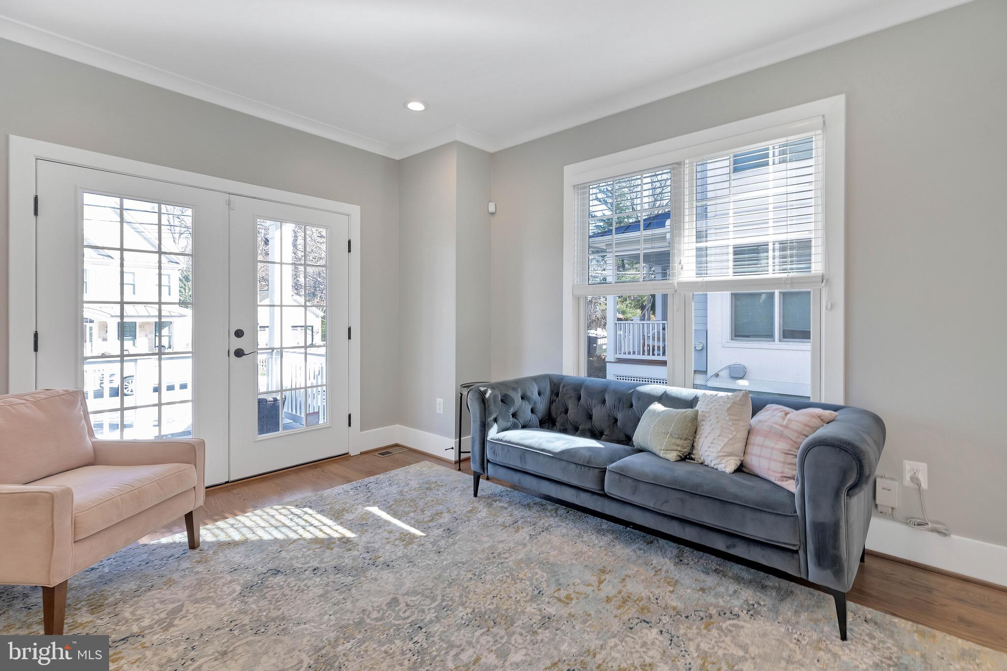 COUNTRY CLUB MANOR - Residential