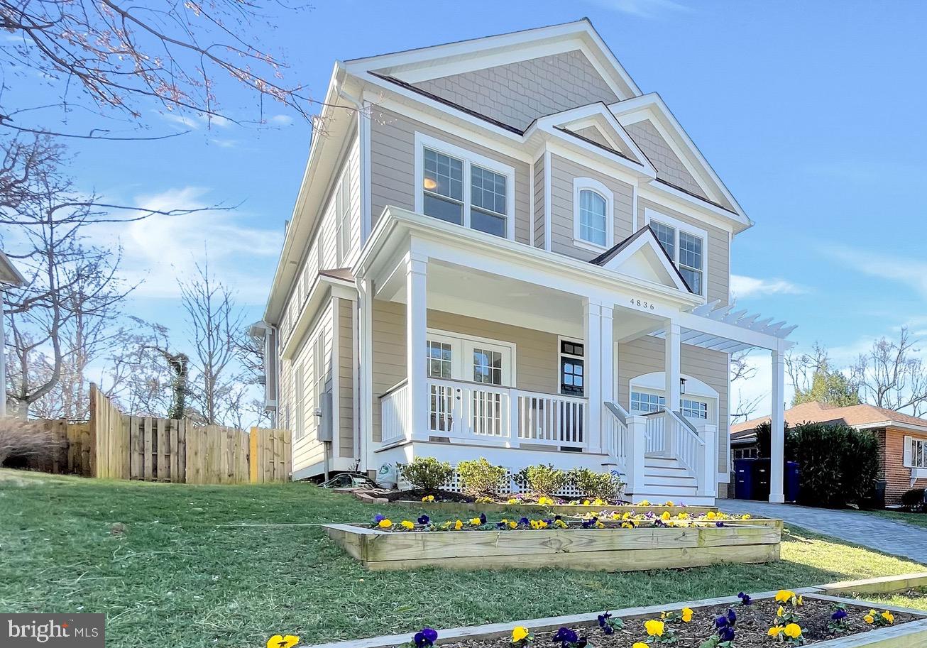 COUNTRY CLUB MANOR - Residential