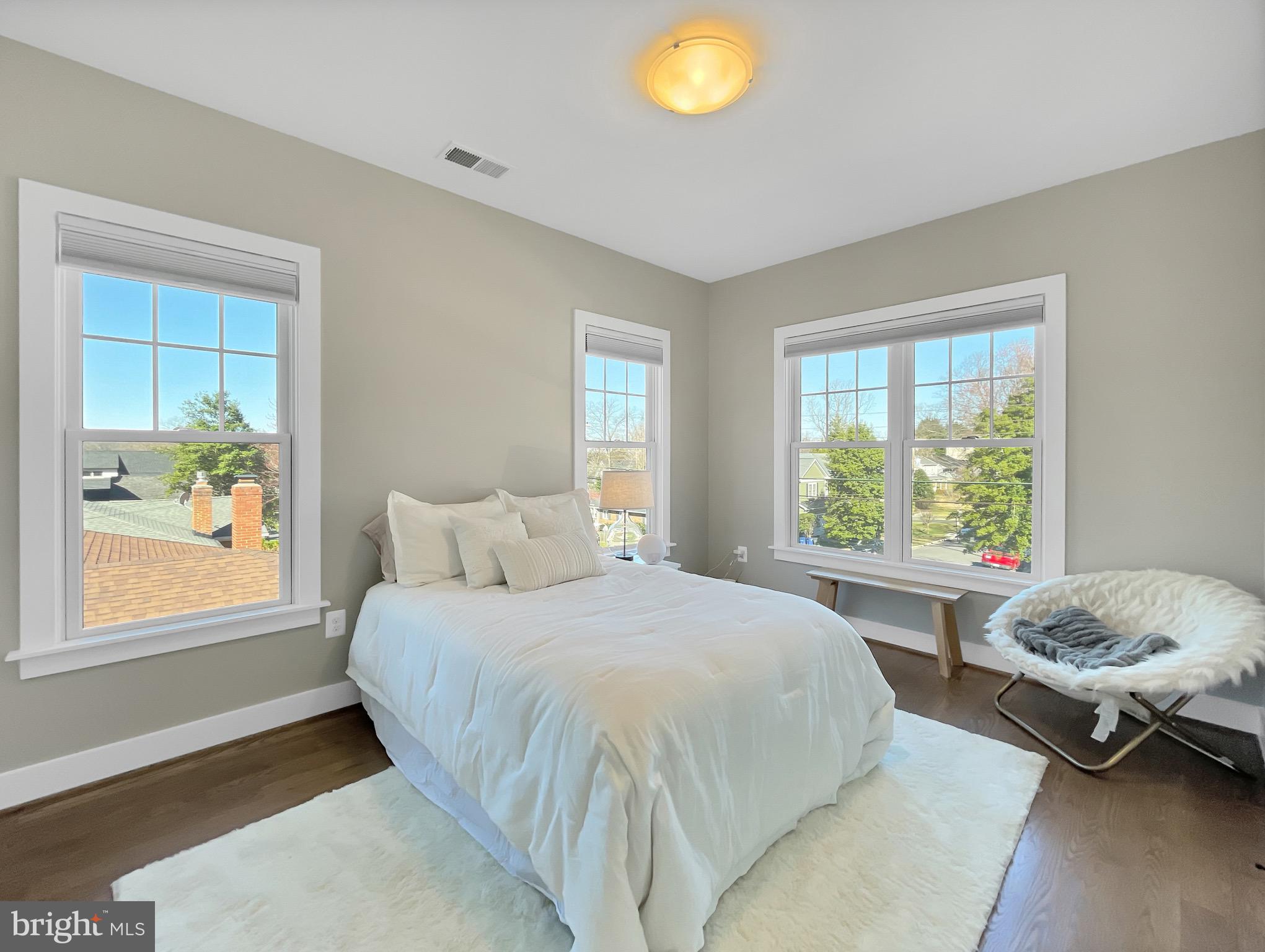 COUNTRY CLUB MANOR - Residential