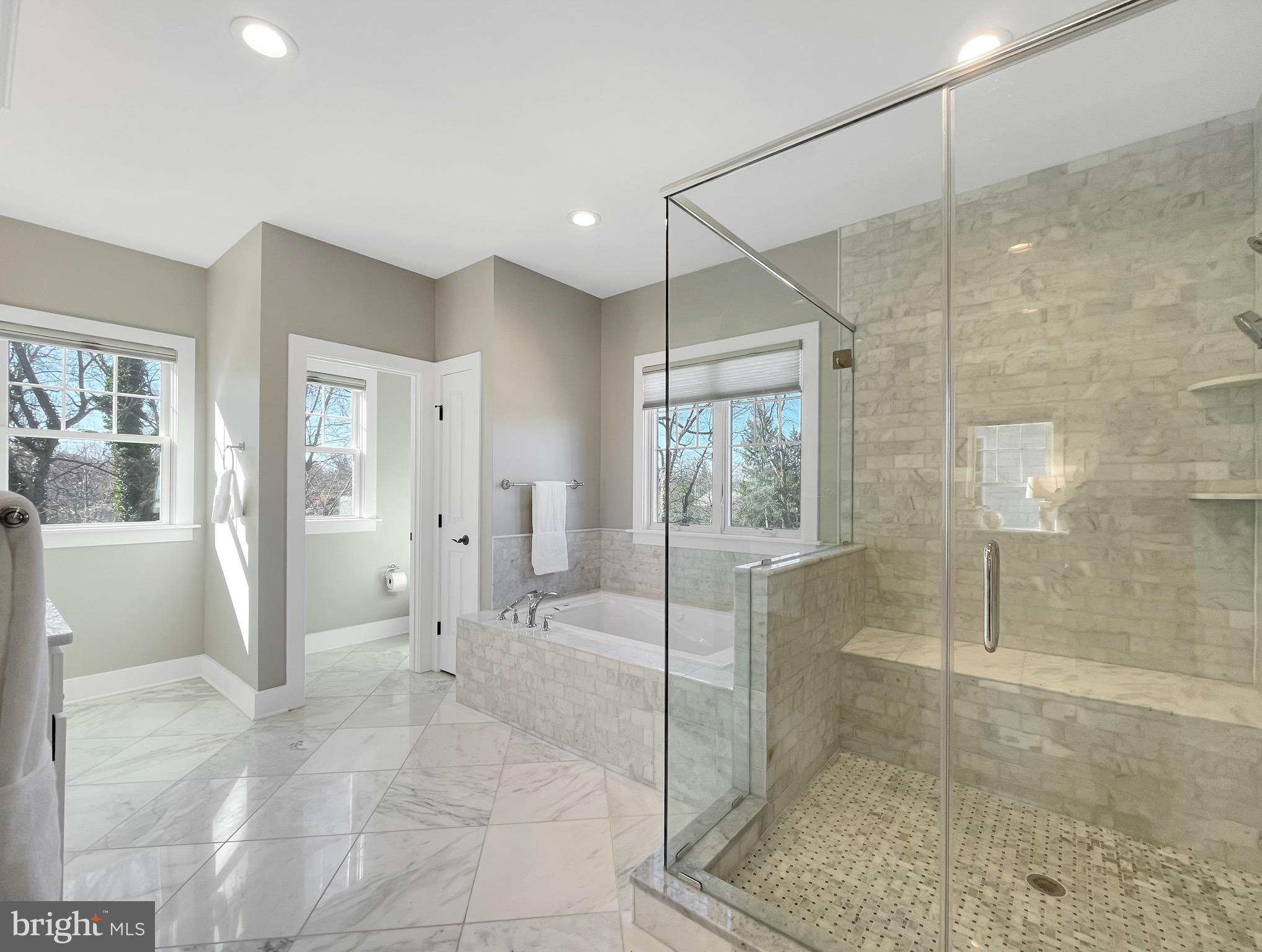 COUNTRY CLUB MANOR - Residential