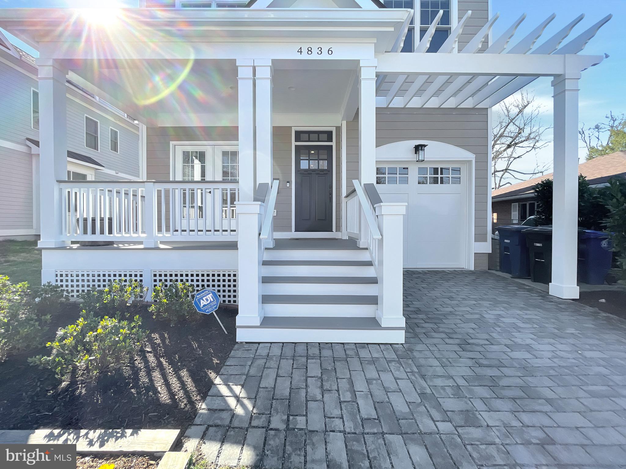 COUNTRY CLUB MANOR - Residential