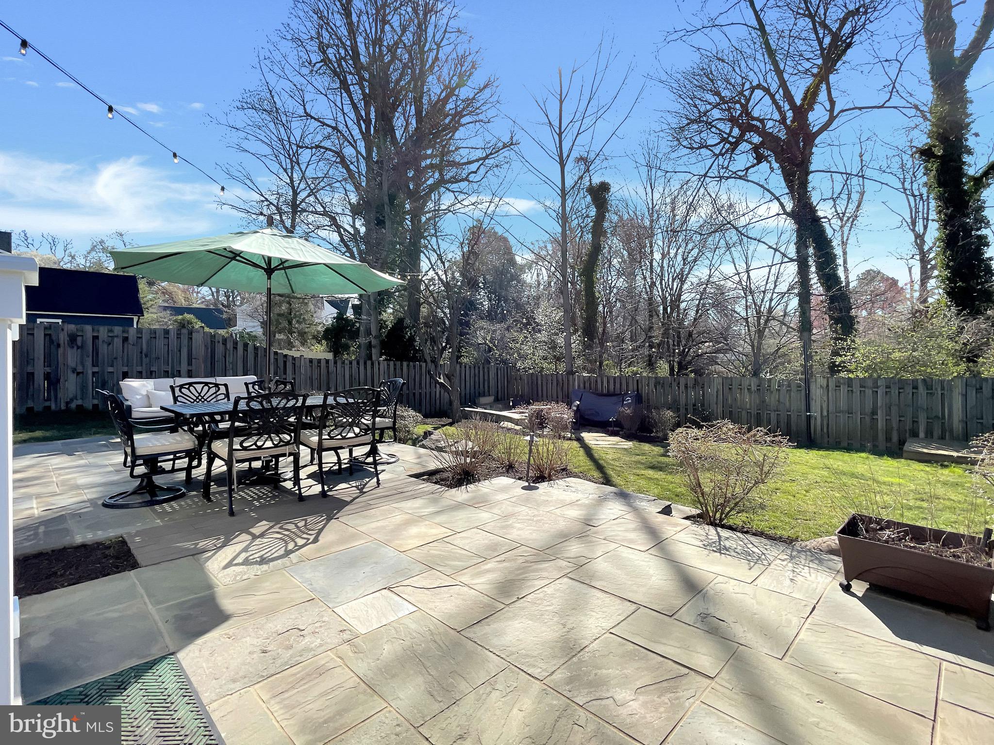 COUNTRY CLUB MANOR - Residential