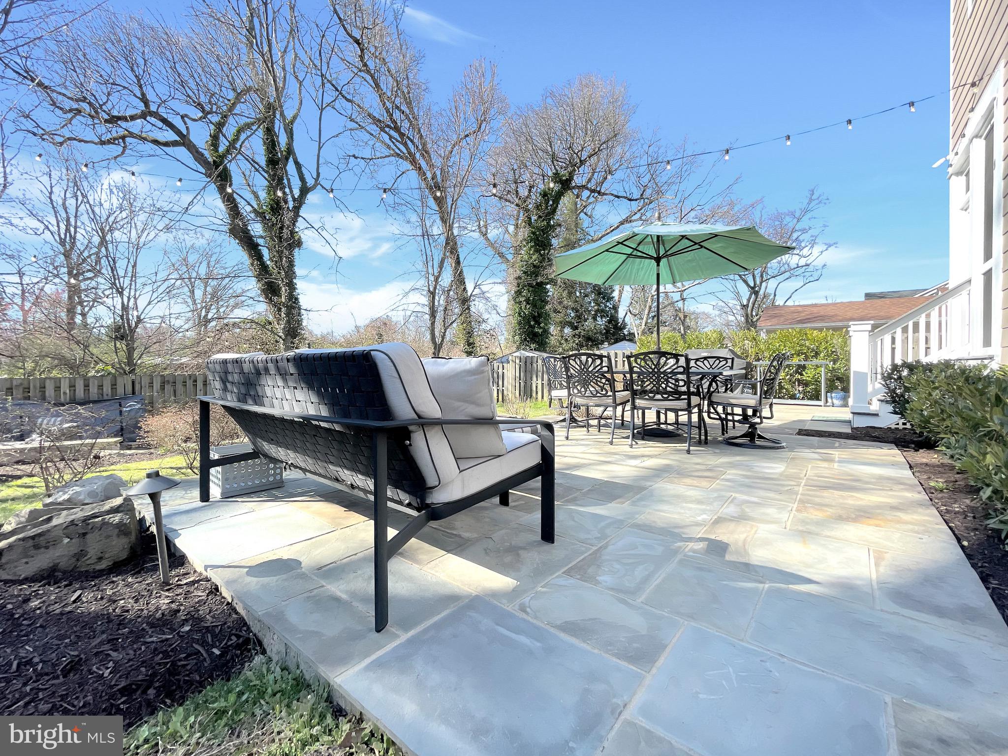 COUNTRY CLUB MANOR - Residential