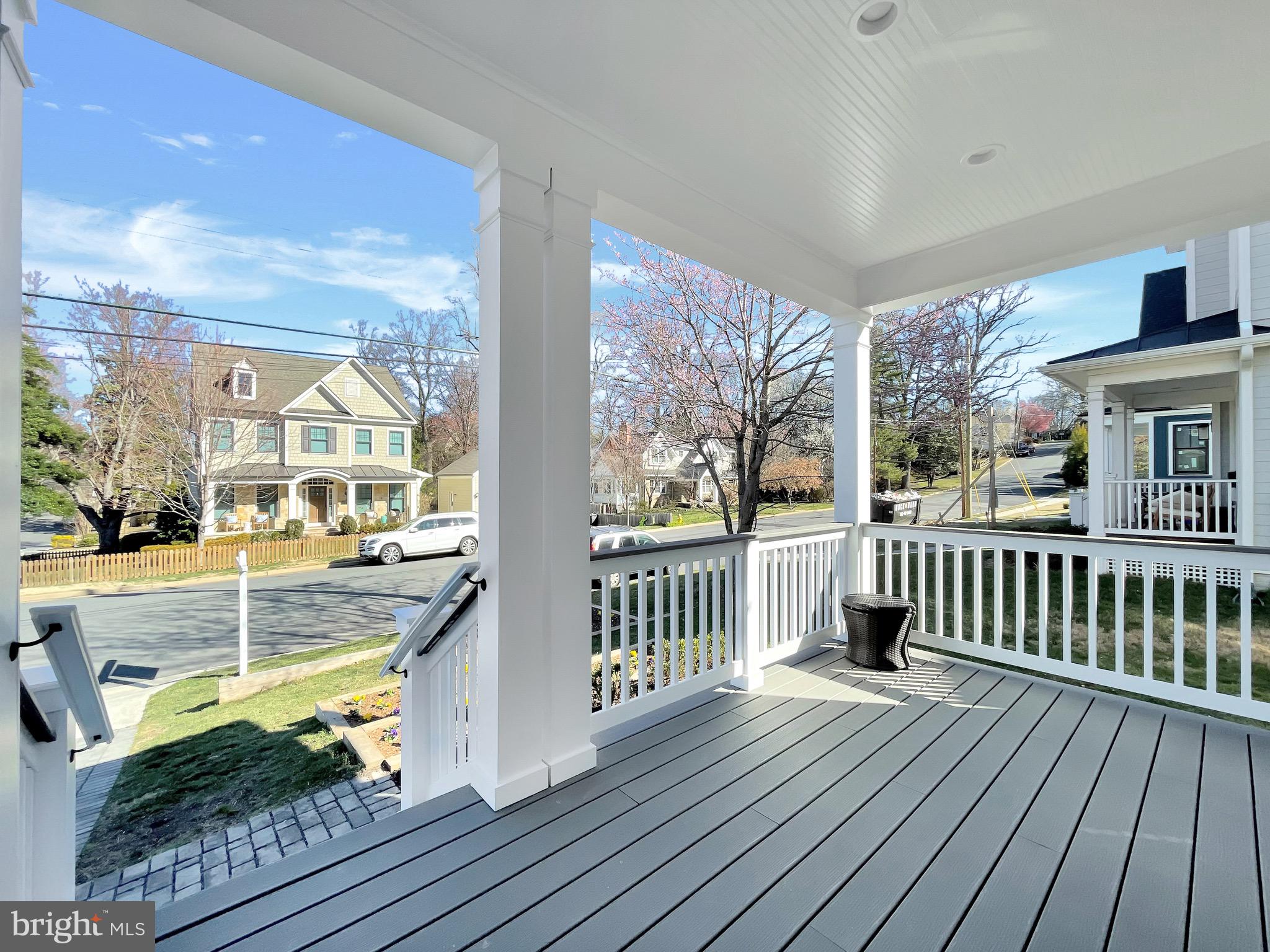 COUNTRY CLUB MANOR - Residential