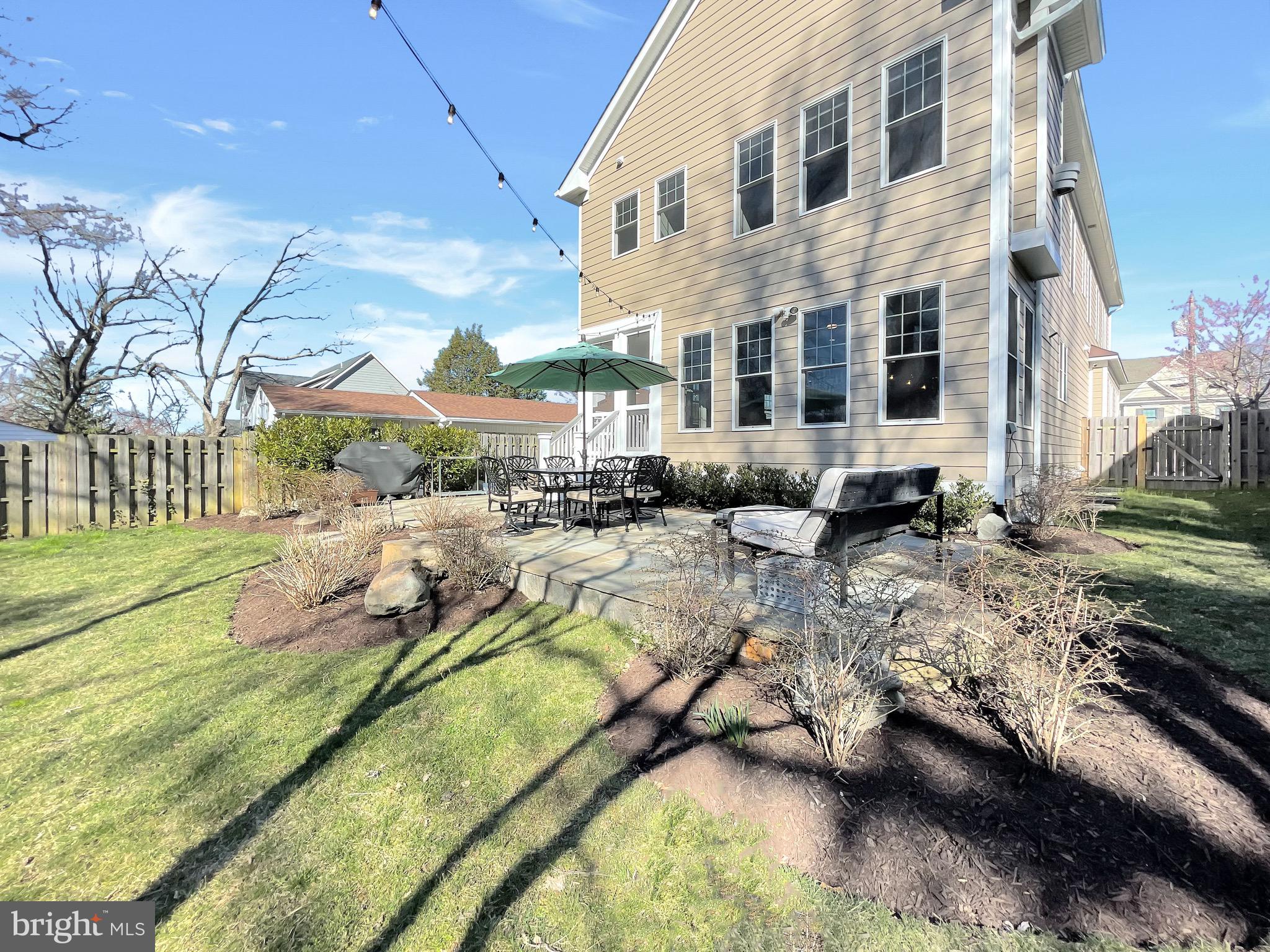 COUNTRY CLUB MANOR - Residential