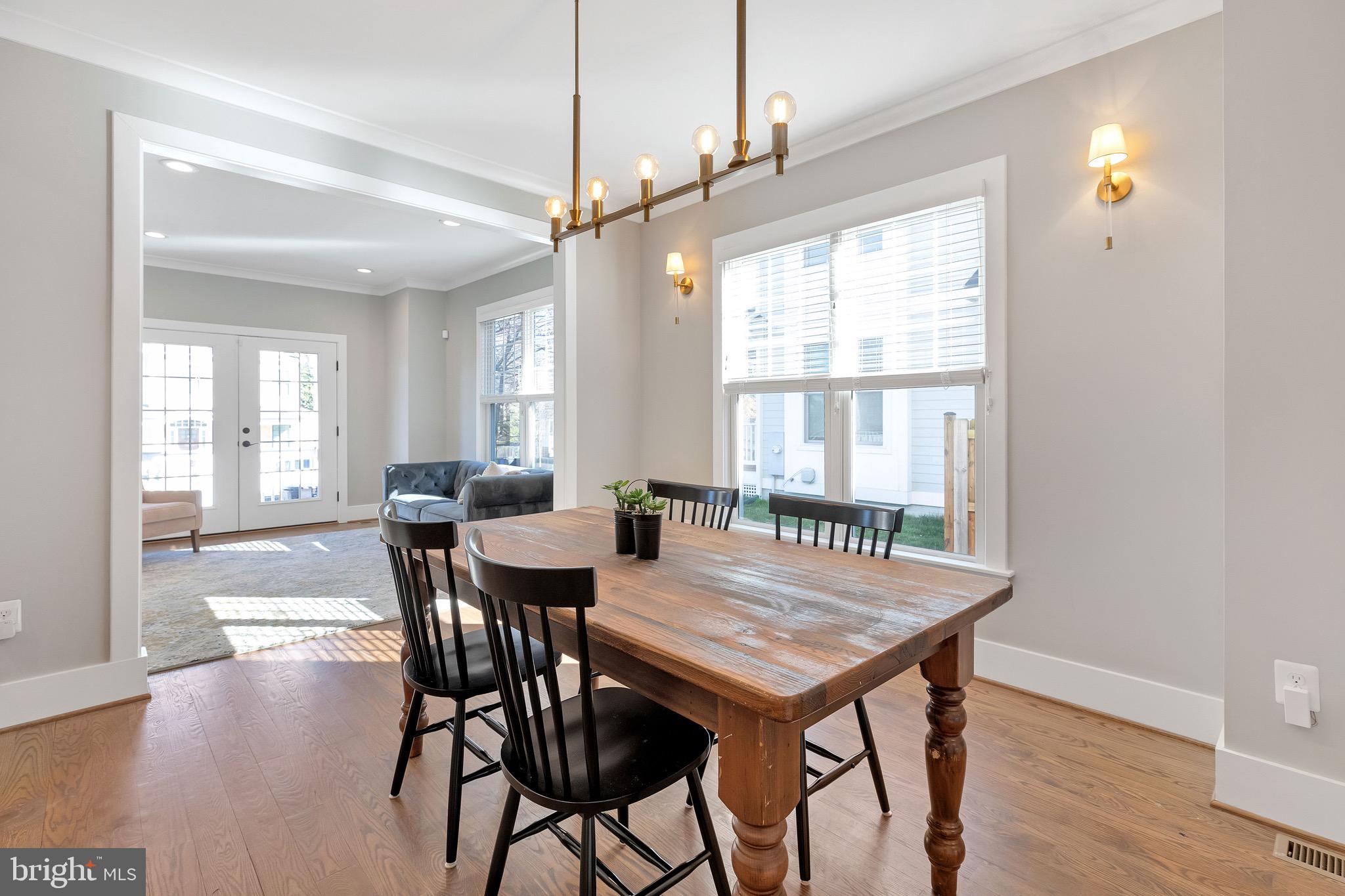 COUNTRY CLUB MANOR - Residential