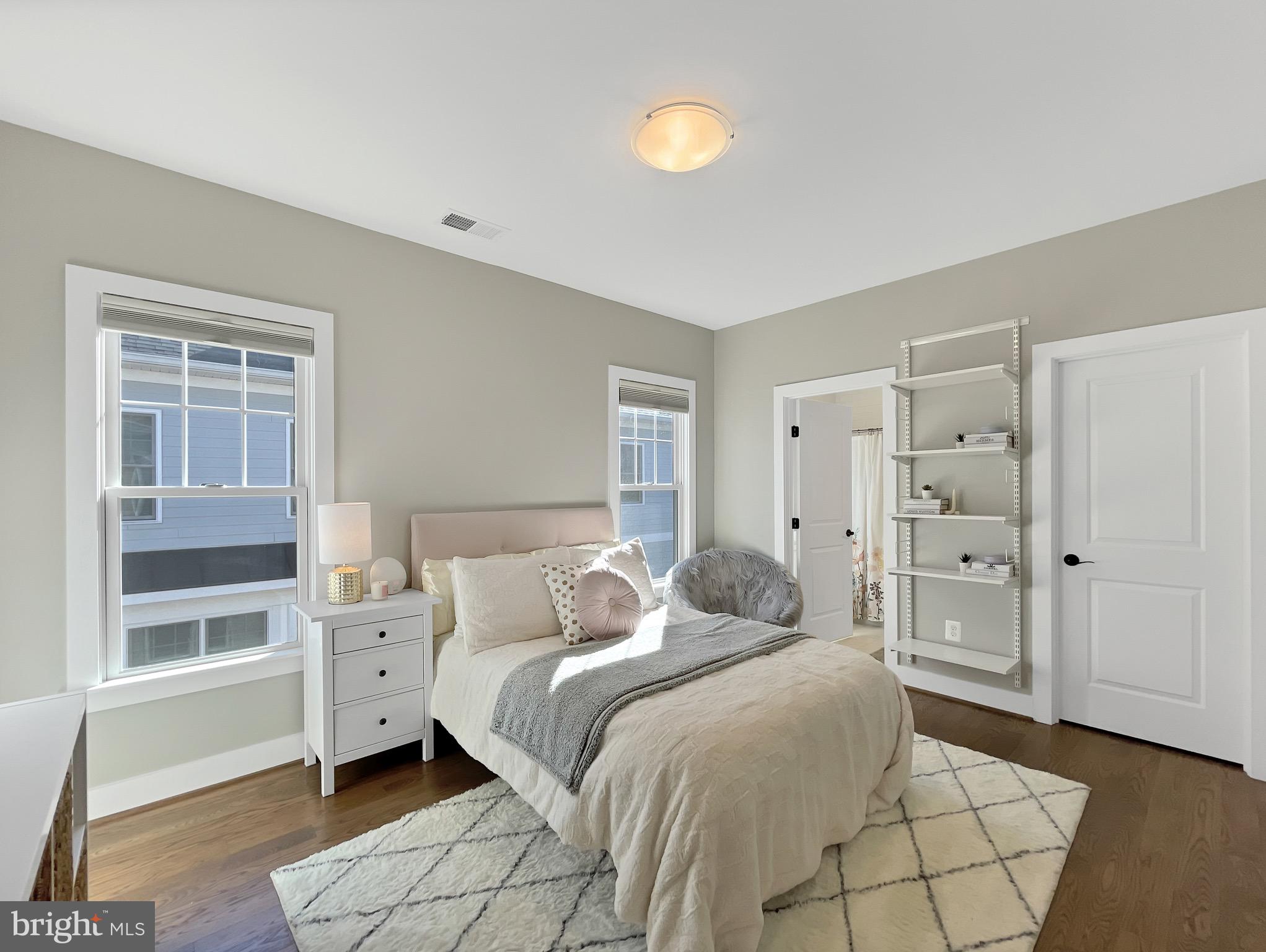 COUNTRY CLUB MANOR - Residential