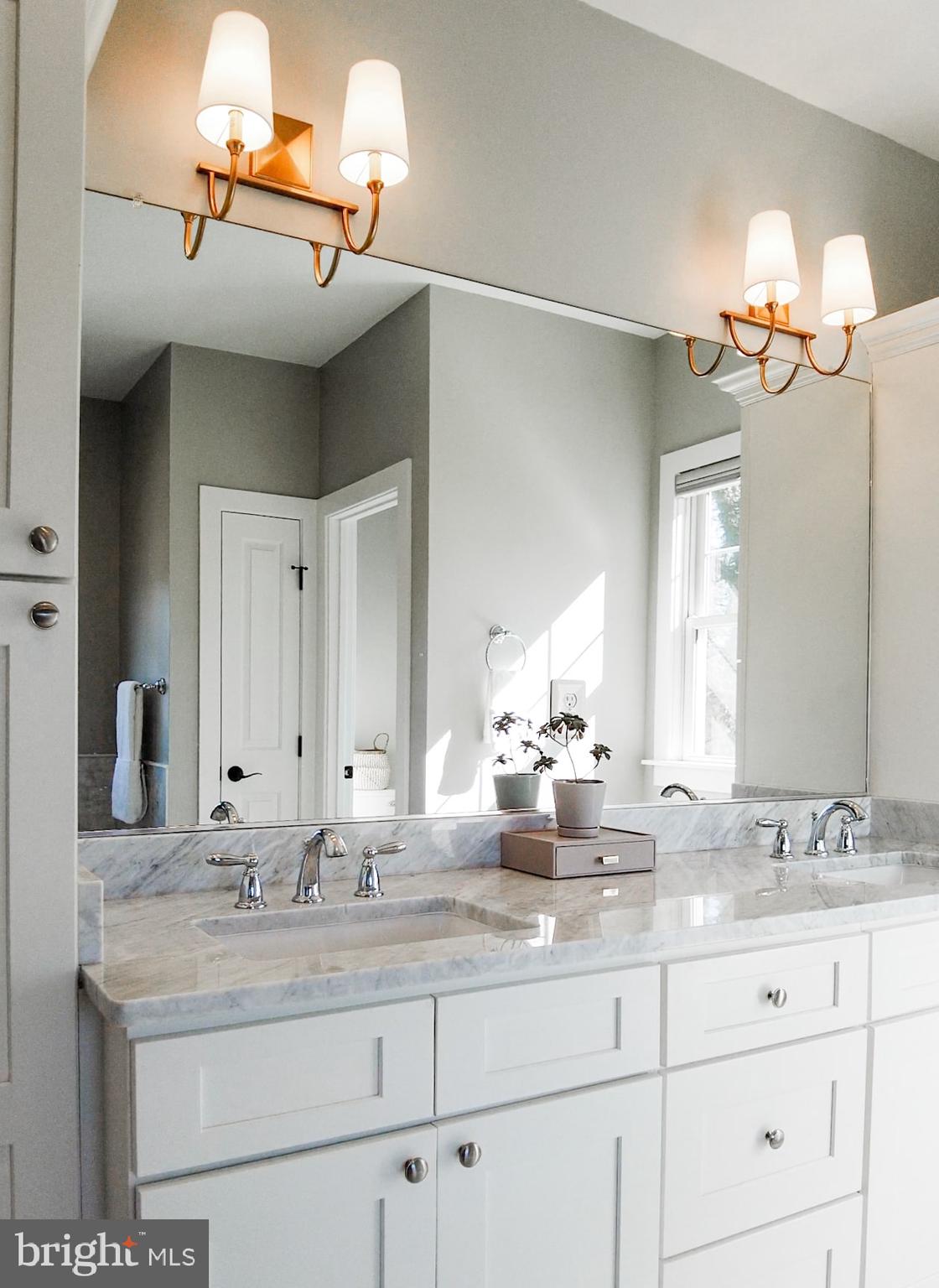 COUNTRY CLUB MANOR - Residential