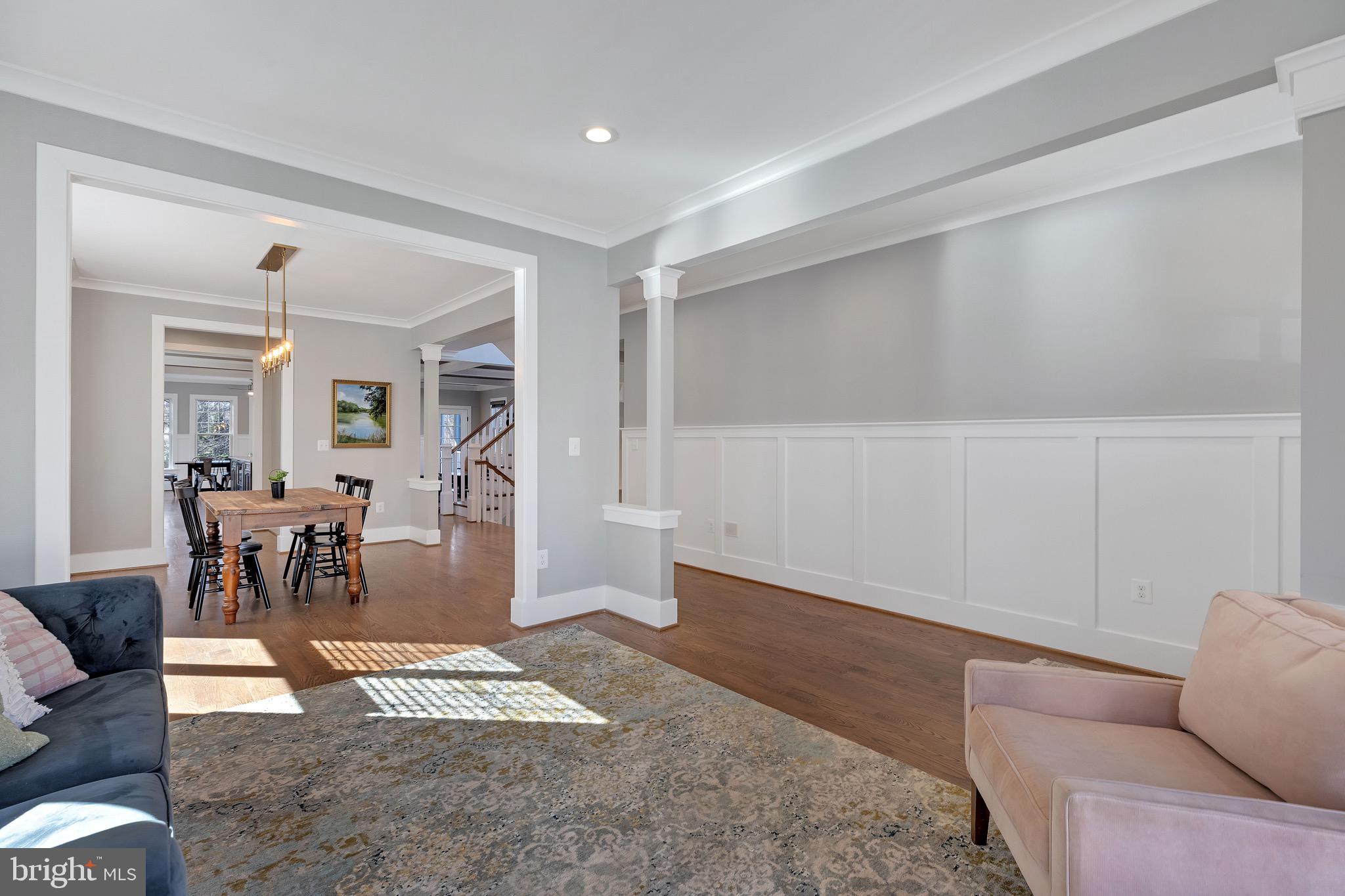 COUNTRY CLUB MANOR - Residential