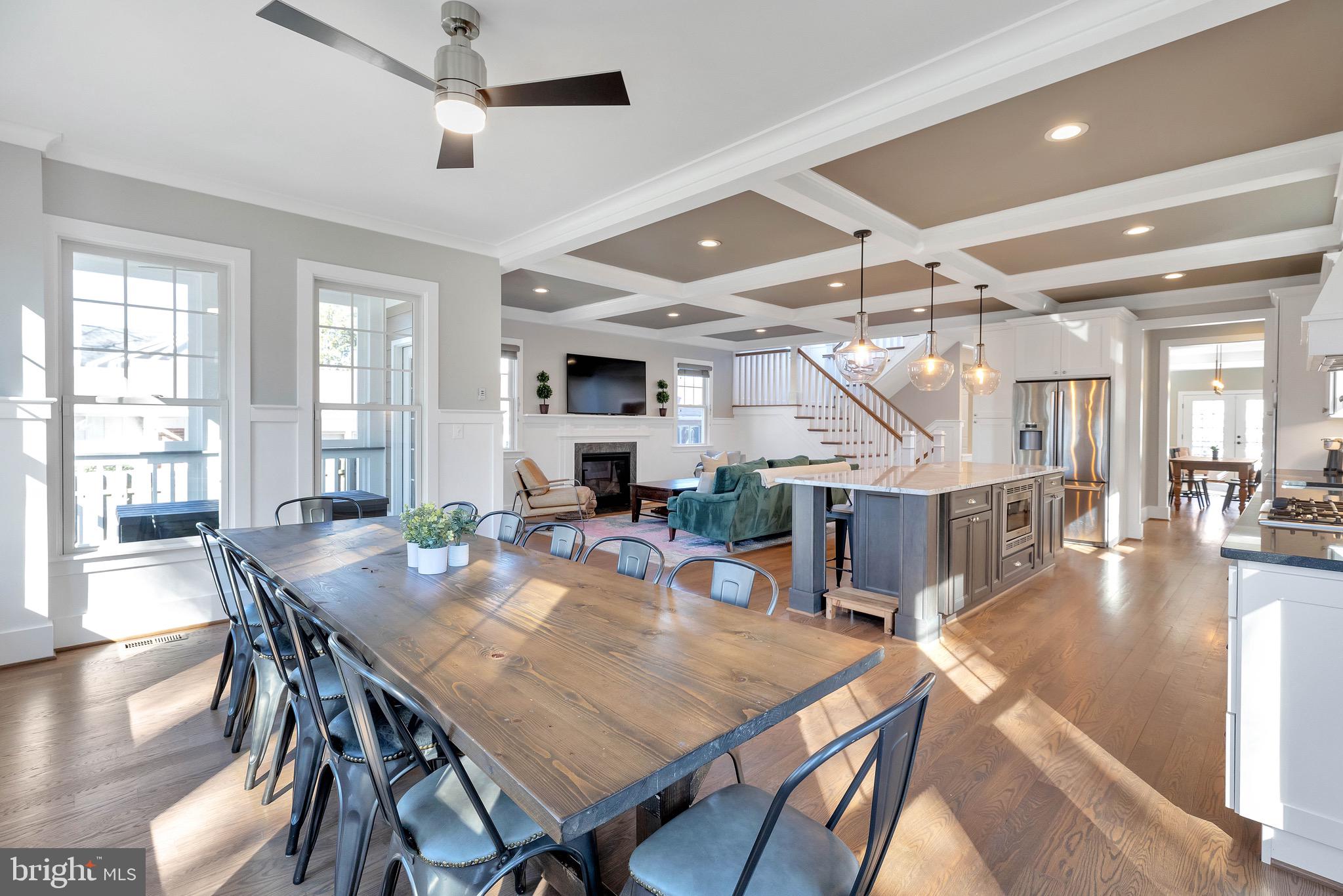 COUNTRY CLUB MANOR - Residential