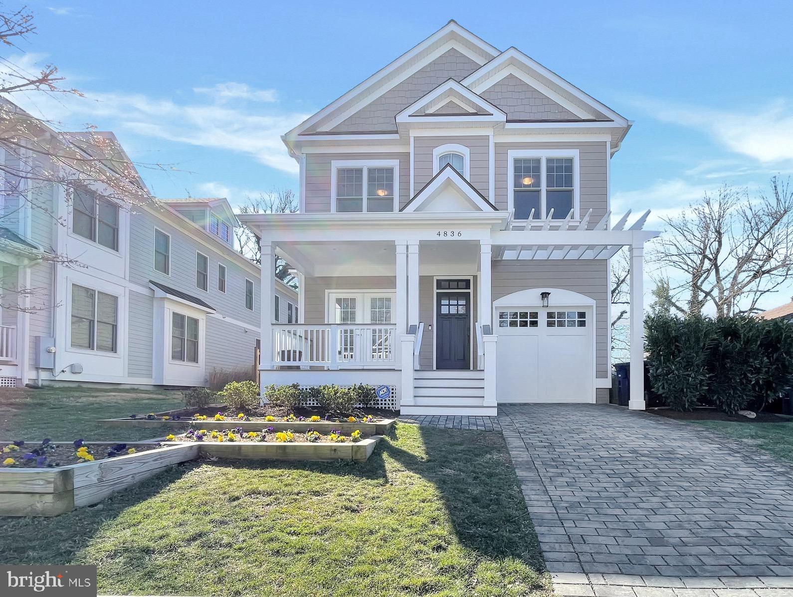 COUNTRY CLUB MANOR - Residential