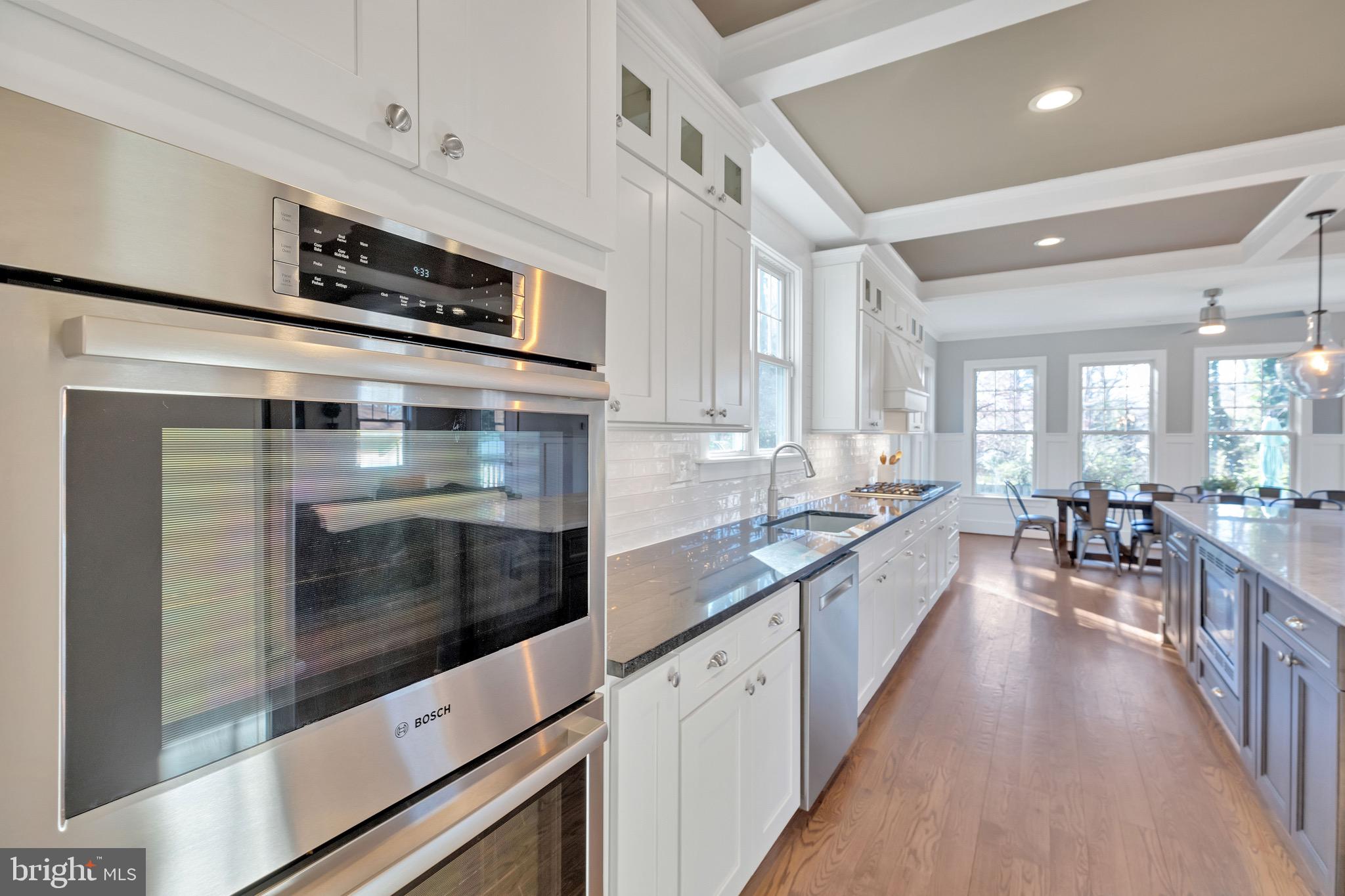 COUNTRY CLUB MANOR - Residential